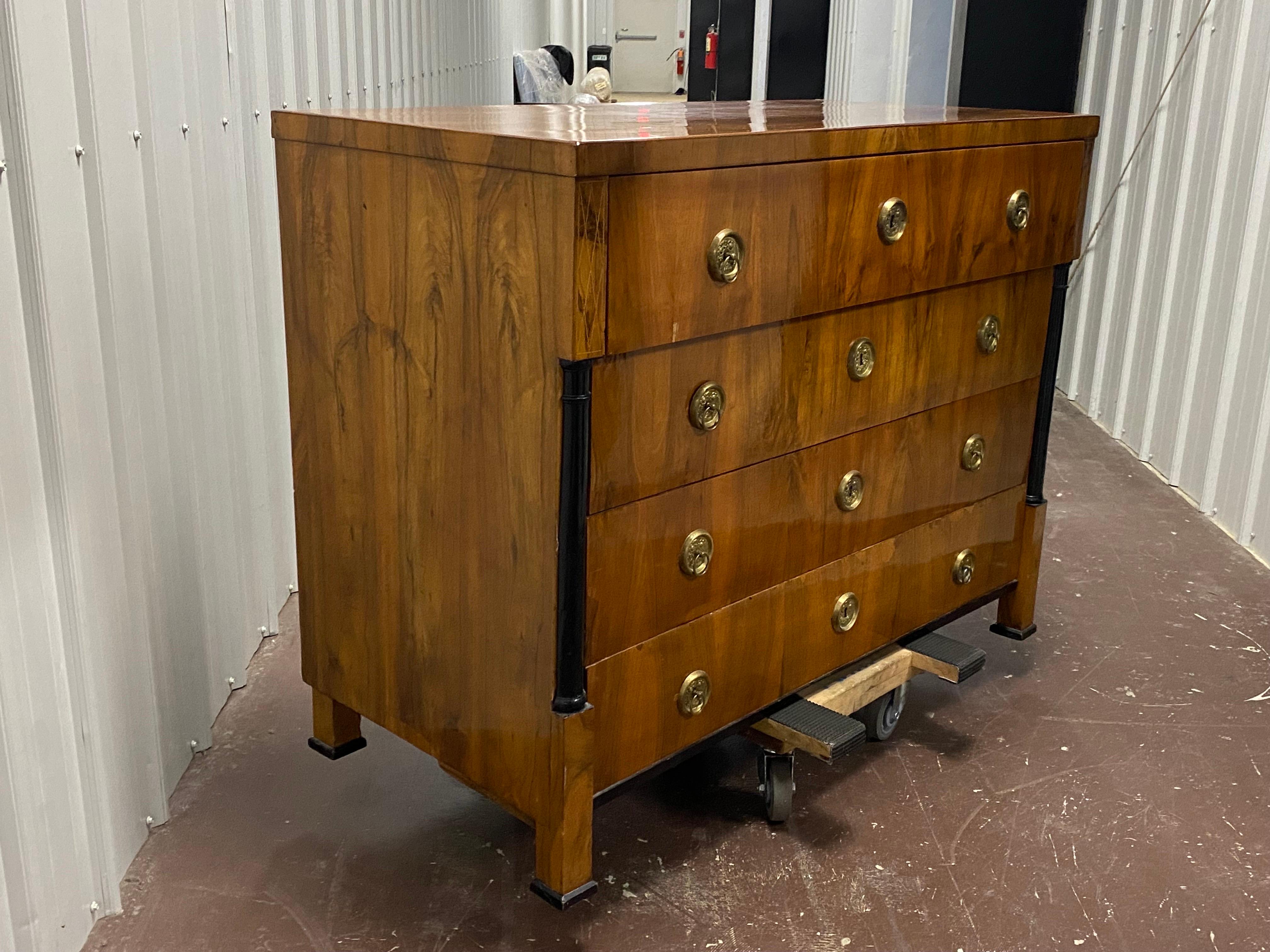 Austriaco Raro scrittoio austriaco in noce Biedermeier, 1820 ca. in vendita
