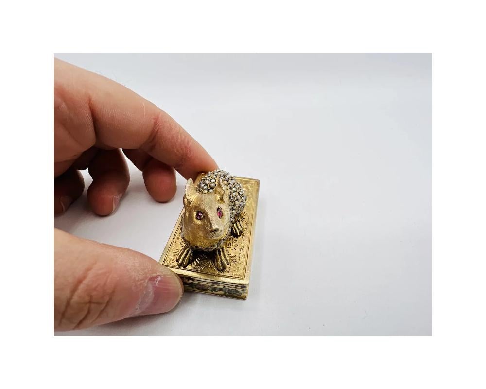 Autrichien Rare boîte à timbres autrichienne en argent et émail avec souris et perles de rocaille en vente