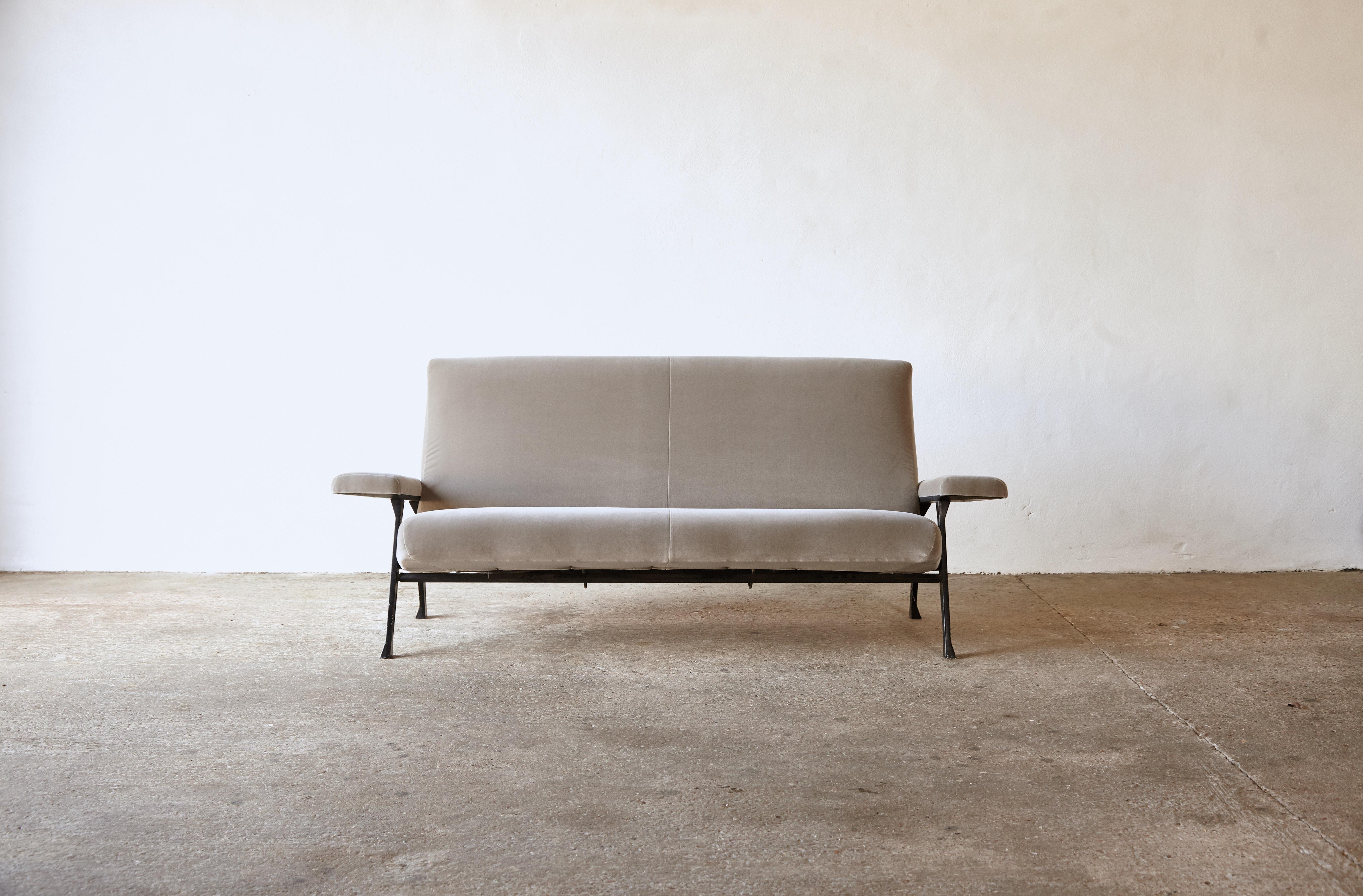 An original and rare early Roberto Menghi hall sofa, produced by Arflex, Italy, 1950s. Newly upholstered in silver / grey velvet. The sofa is very comfortable and in good structural condition, with minor age related signs of age to the metal