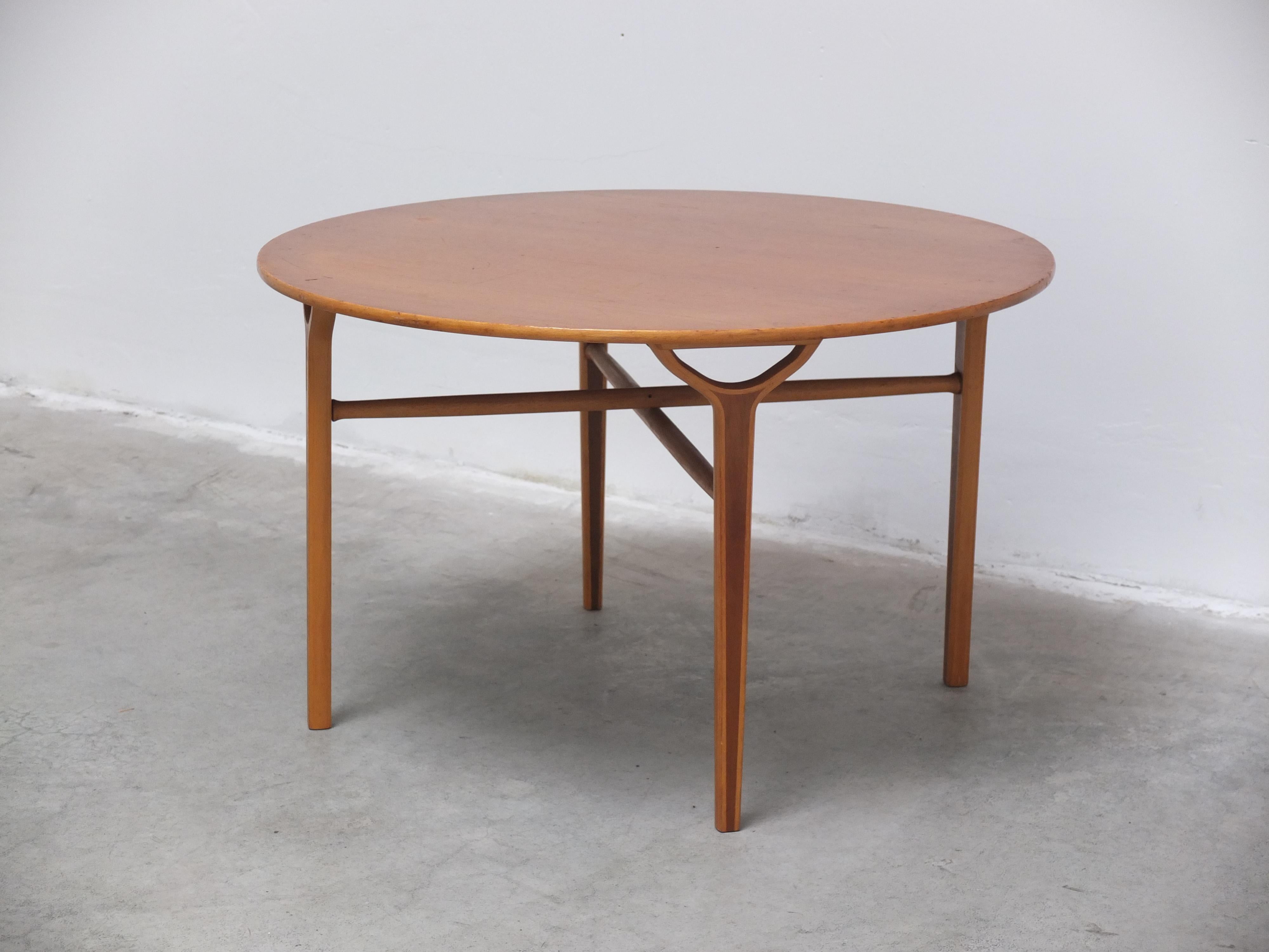 Rare 'AX' Coffee Table by Peter Hvidt & Orla Mølgaard for Fritz Hansen, 1951 For Sale 4