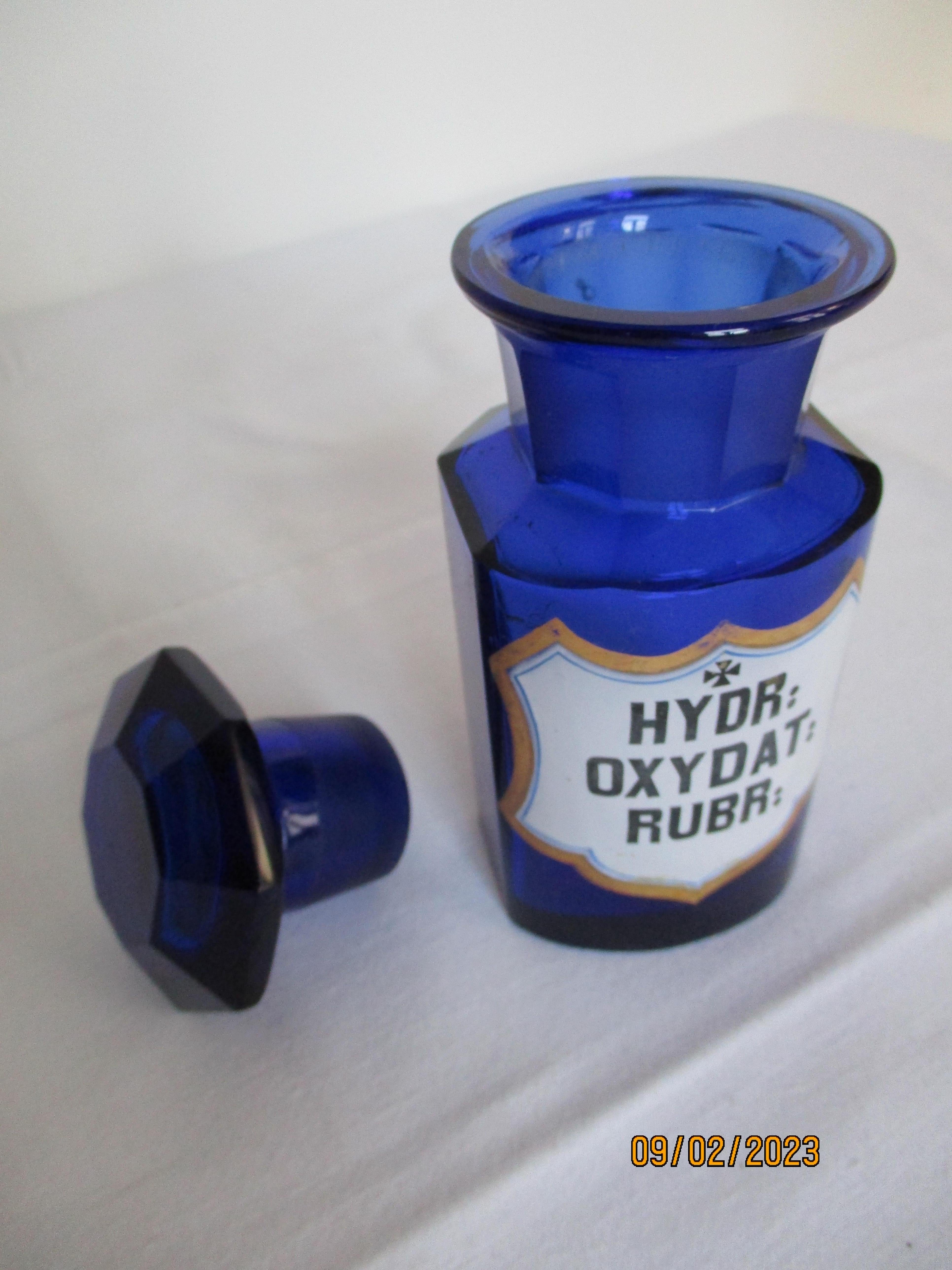 Rare and wonderful blue Victorian Pharmacy Jar. Excellent condition. Original inscribed HYDR:OXYDAT:RUBER on an enamelled shield, surrounded by a golden gilded frame. Facetaded shoulder. Comes from one of the oldest Viennese Pharmacys. Manufactured