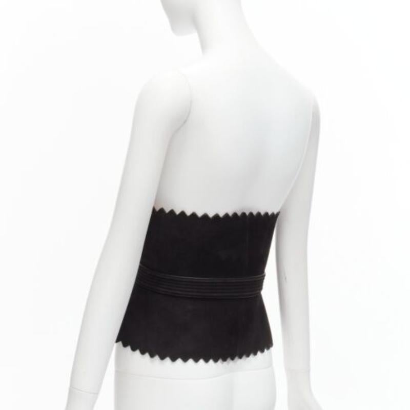 raro AZZEDINE ALAIA in pelle scamosciata nera, cintura a smerlo larga e dichiarata 70cm in vendita 1
