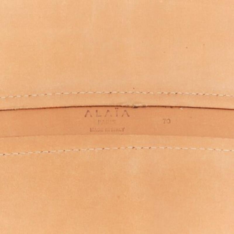 raro AZZEDINE ALAIA in pelle scamosciata nera, cintura a smerlo larga e dichiarata 70cm in vendita 3