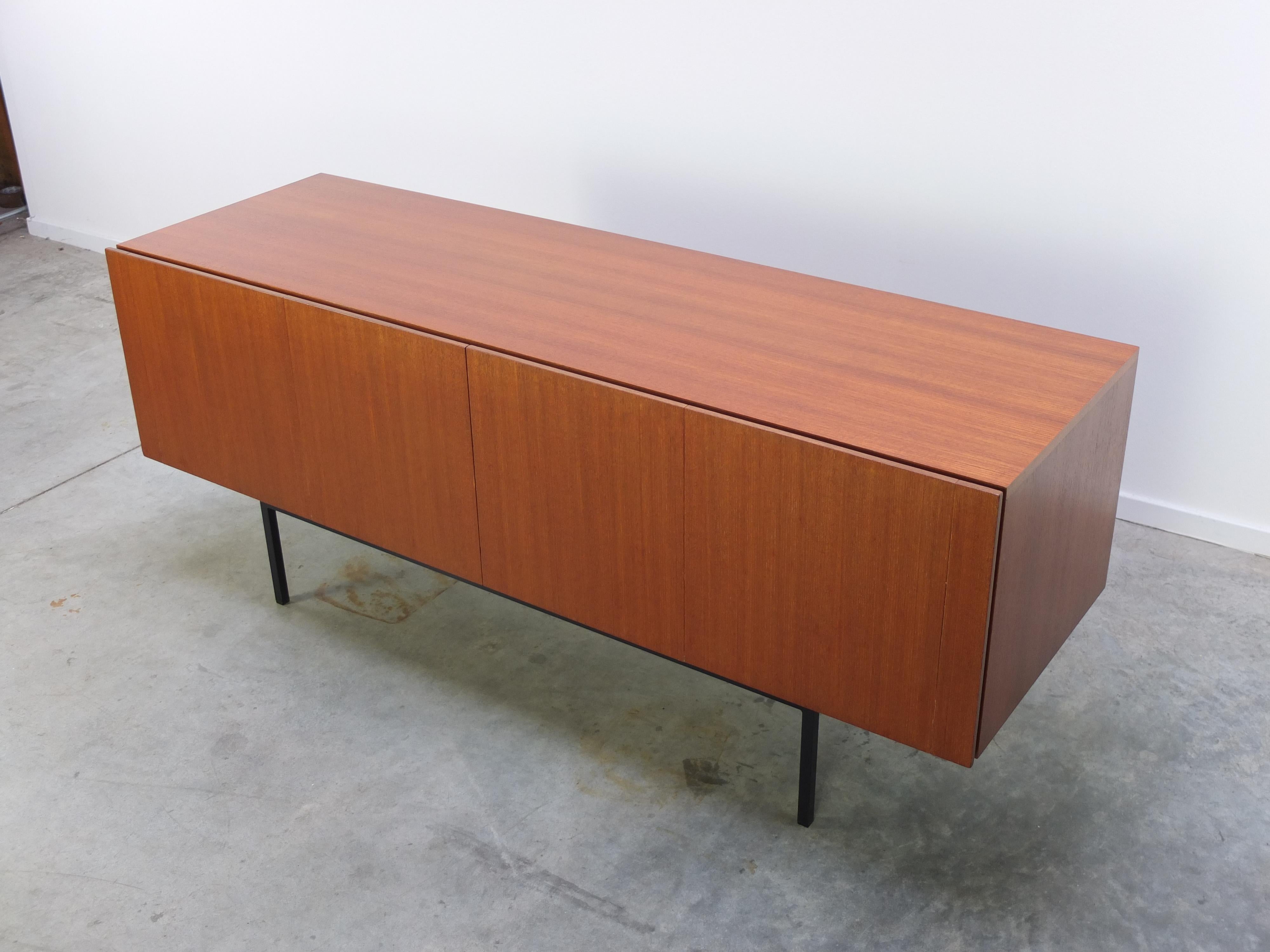 Modernist ‘B20’ sideboard designed by Swiss architect Dieter Waeckerlin for Behr Möbel in Germany in the 1950s. This is the rare smaller version of the famous B-series by Waeckerlin which is recognizable by its minimalist and purist design. This