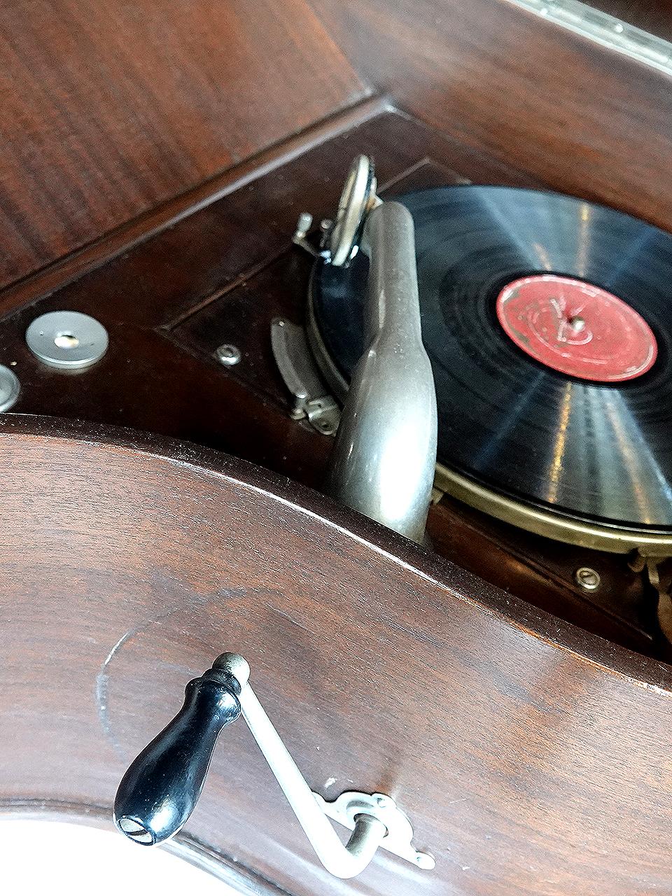 Seltene Baby Grand Phonograph (amerikanisch) im Angebot