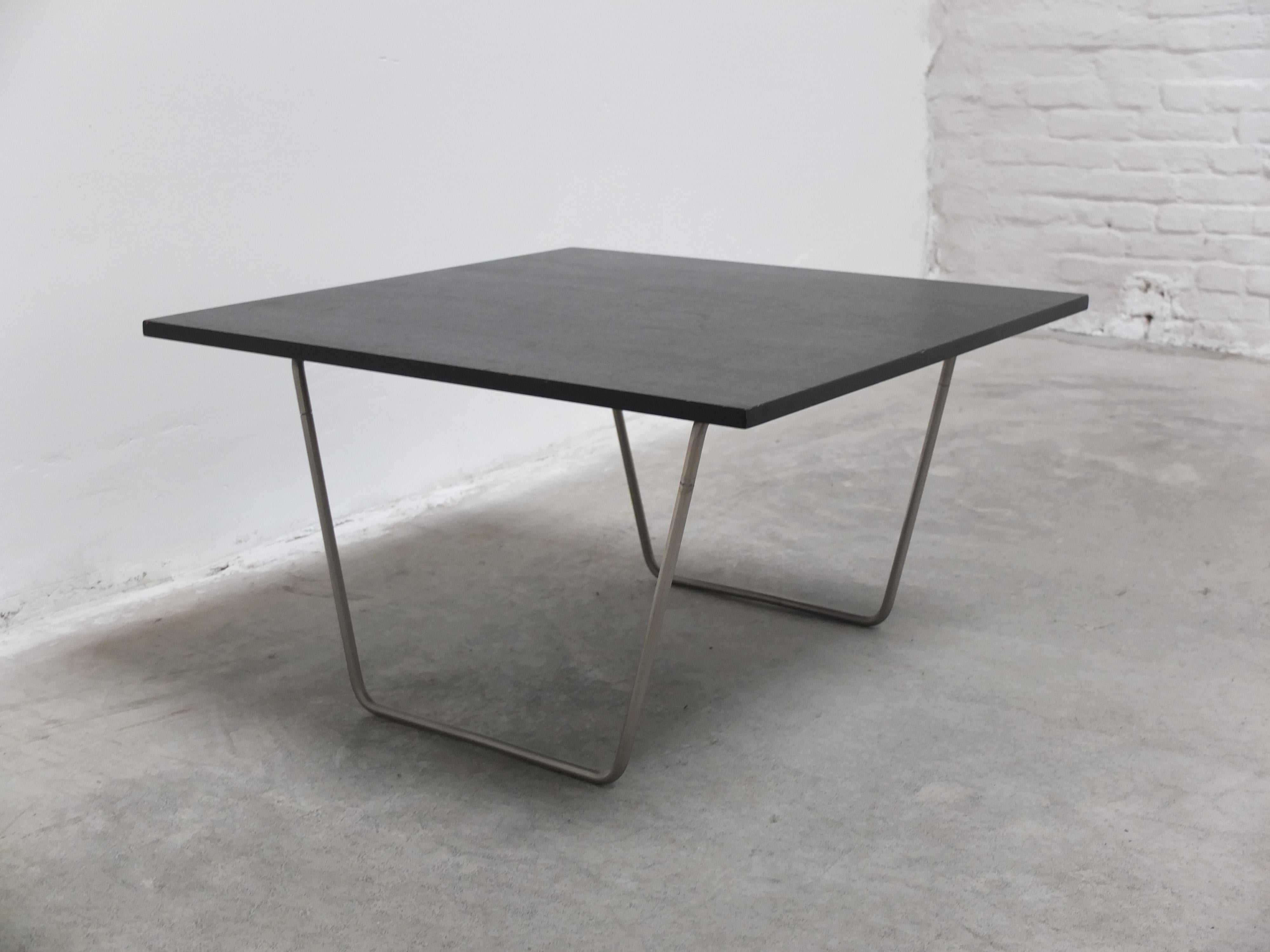 Rare 'Bachelor' Coffee Table by Verner Panton for Fritz Hansen, 1953 For Sale 4