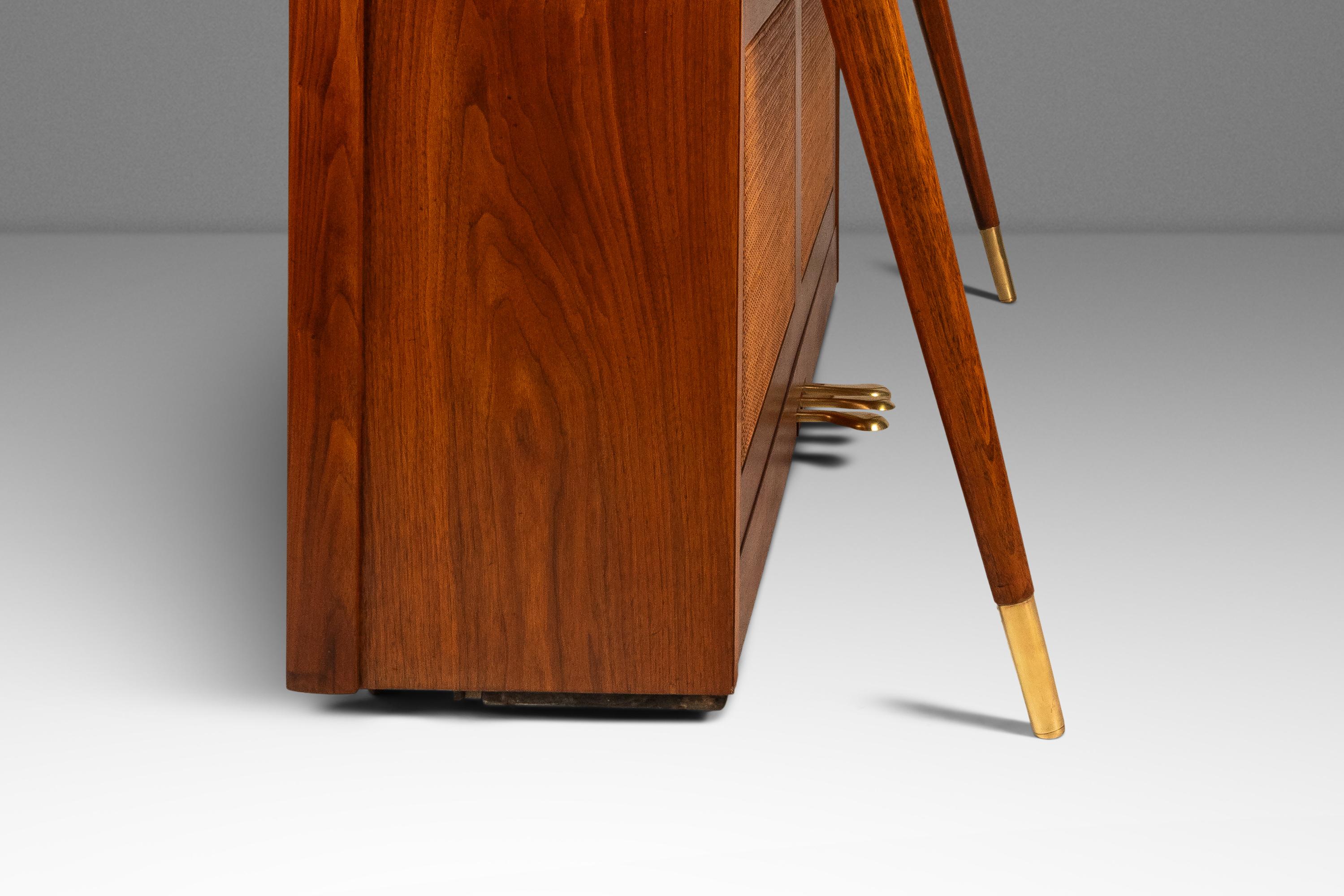 Rare Baldwin Acrosonic Spinet Piano in Walnut, Brass & Cane, USA, c. 1960s en vente 4