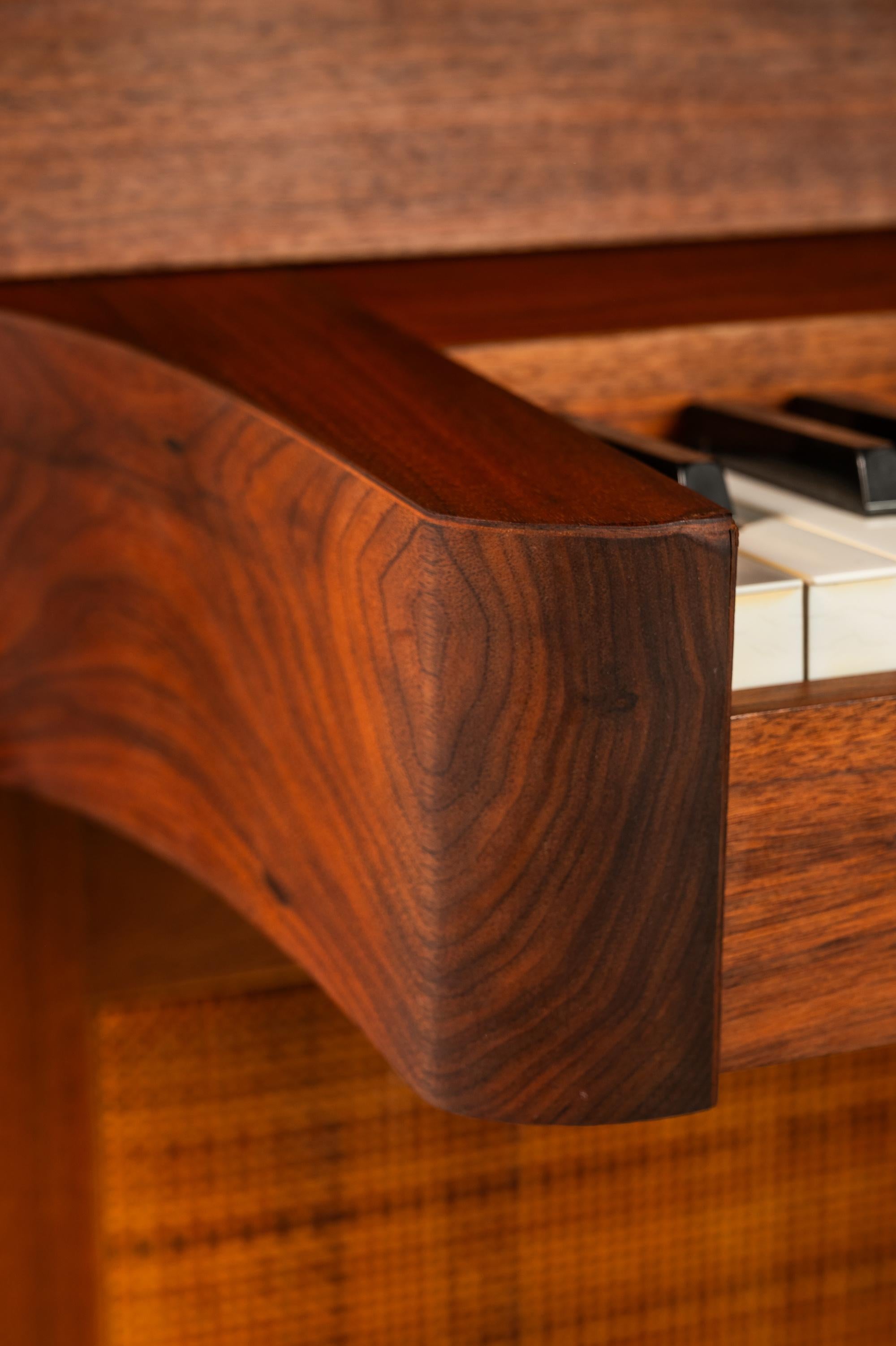 Seltenes Baldwin Acrosonic Spinet Klavierklavier aus Nussbaum, Messing und Schilfrohr,  USA, ca. 1960er Jahre im Angebot 10
