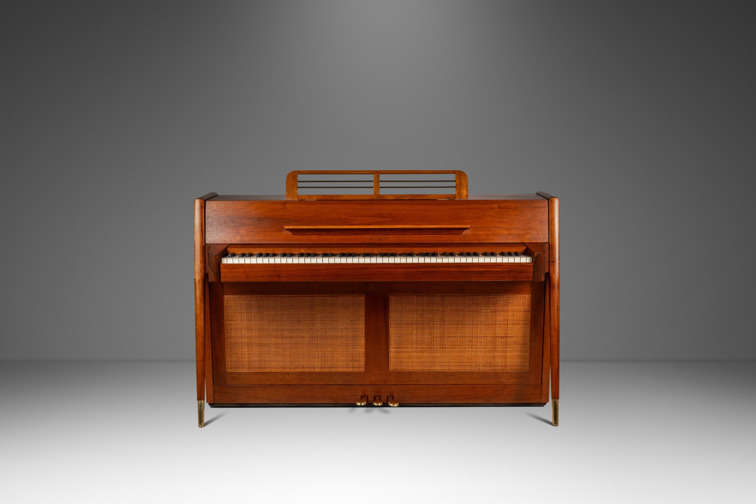 Mid-Century Modern Rare Baldwin Acrosonic Spinet Piano in Walnut, Brass & Cane, USA, c. 1960s en vente
