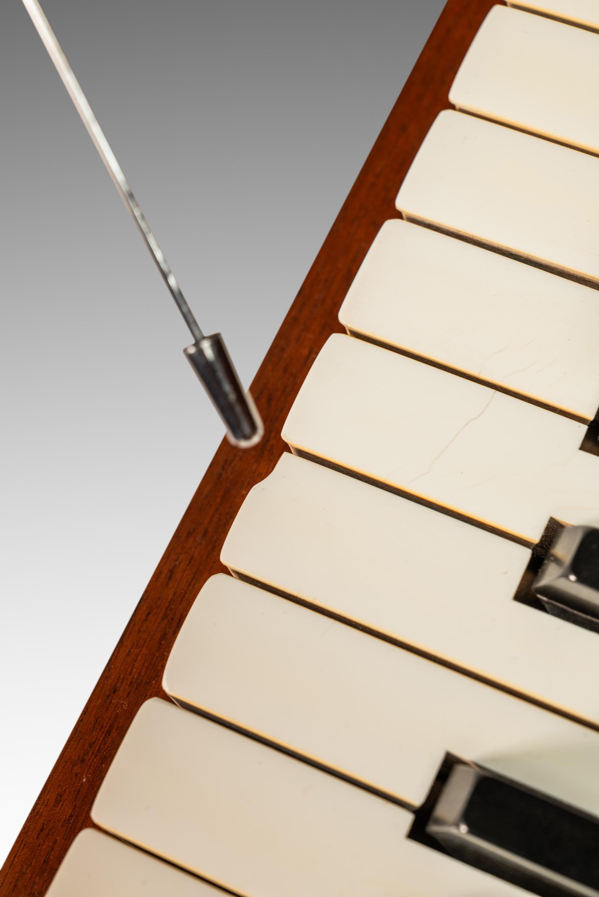 Seltenes Baldwin Acrosonic Spinet Klavierklavier aus Nussbaum, Messing und Schilfrohr,  USA, ca. 1960er Jahre im Angebot 14