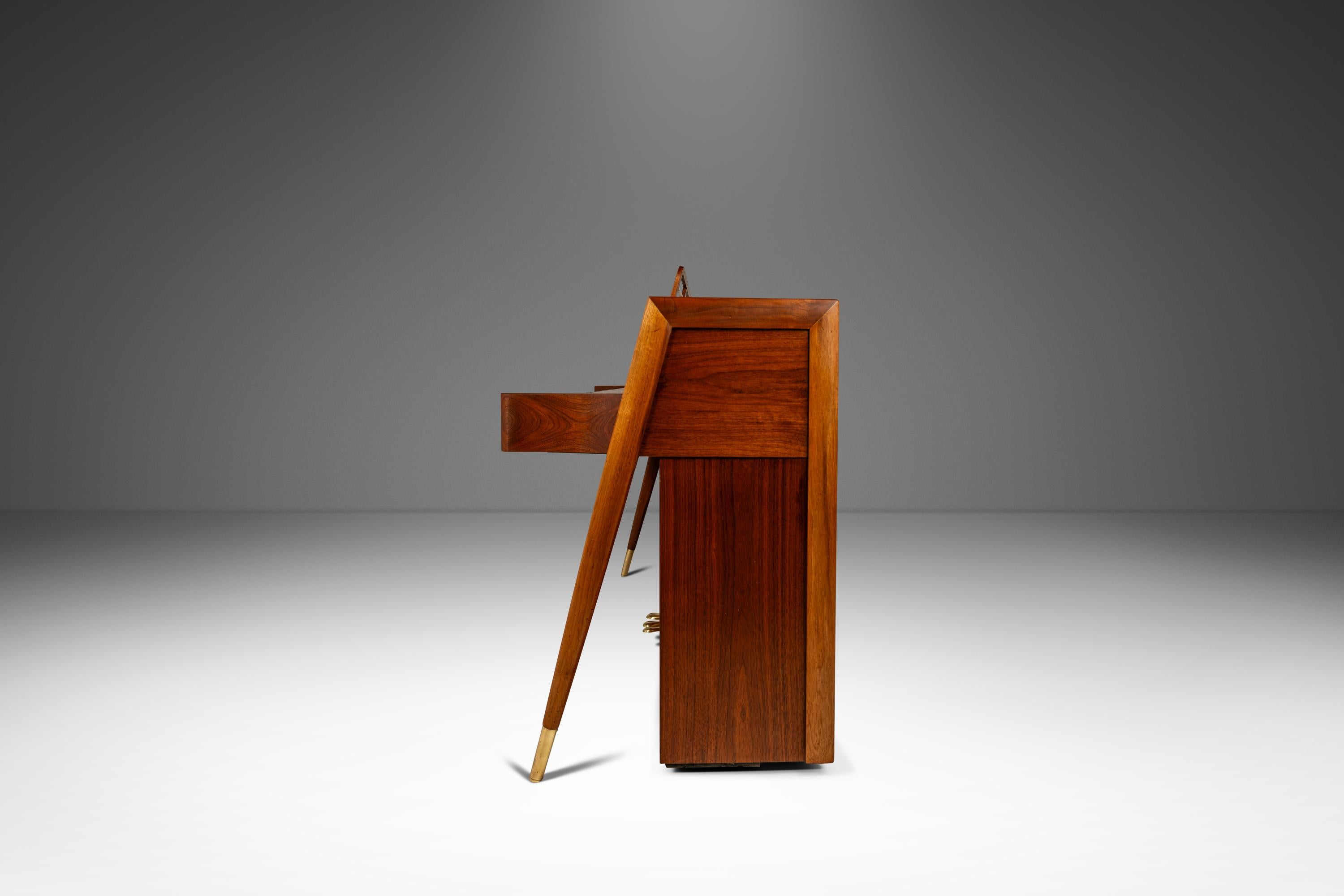 Seltenes Baldwin Acrosonic Spinet Klavierklavier aus Nussbaum, Messing und Schilfrohr,  USA, ca. 1960er Jahre (Mitte des 20. Jahrhunderts) im Angebot