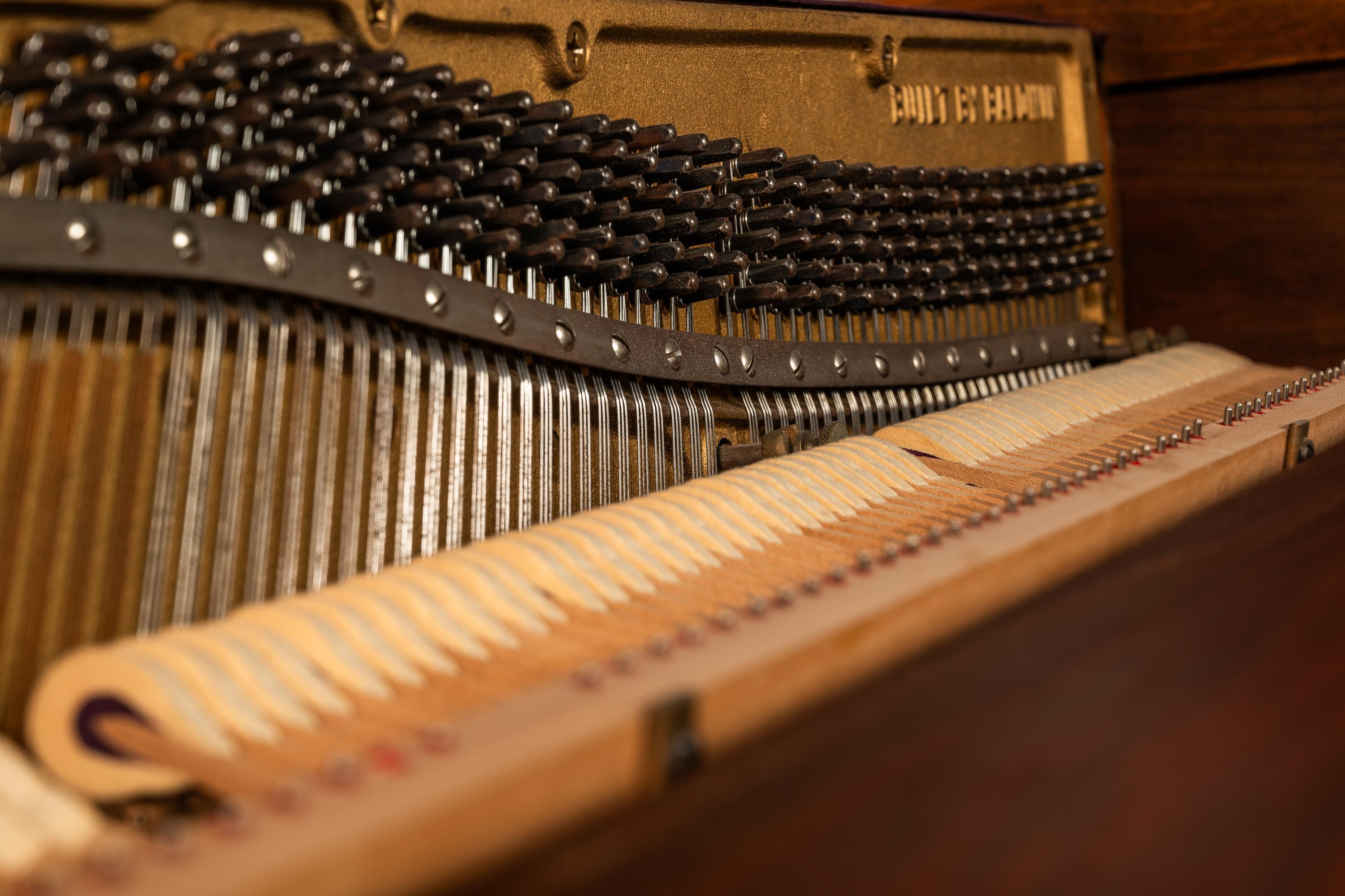 Seltenes Baldwin Acrosonic Spinet Klavierklavier aus Nussbaum, Messing und Schilfrohr,  USA, ca. 1960er Jahre im Angebot 2