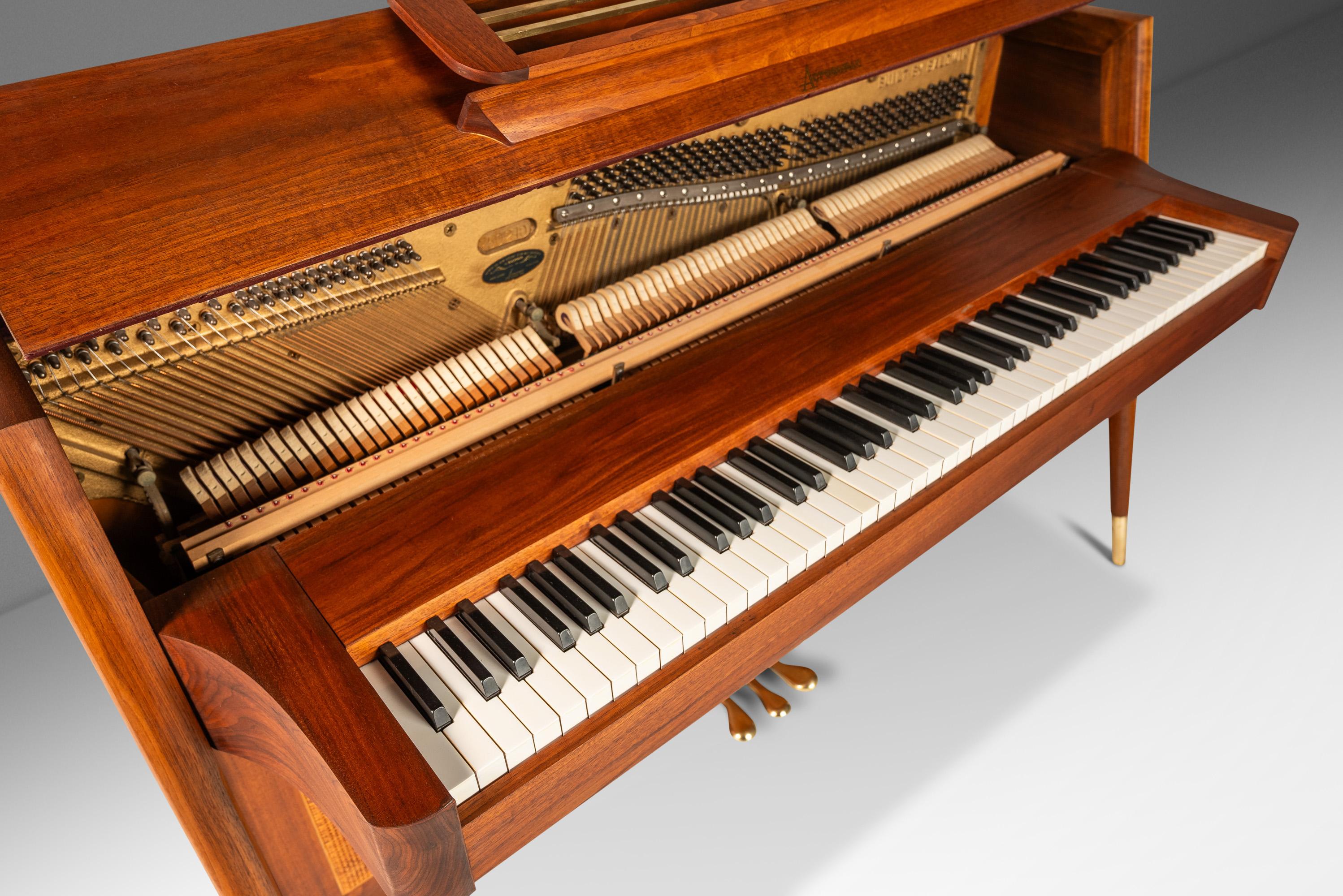 Seltenes Baldwin Acrosonic Spinet Klavierklavier aus Nussbaum, Messing und Schilfrohr,  USA, ca. 1960er Jahre im Angebot 3