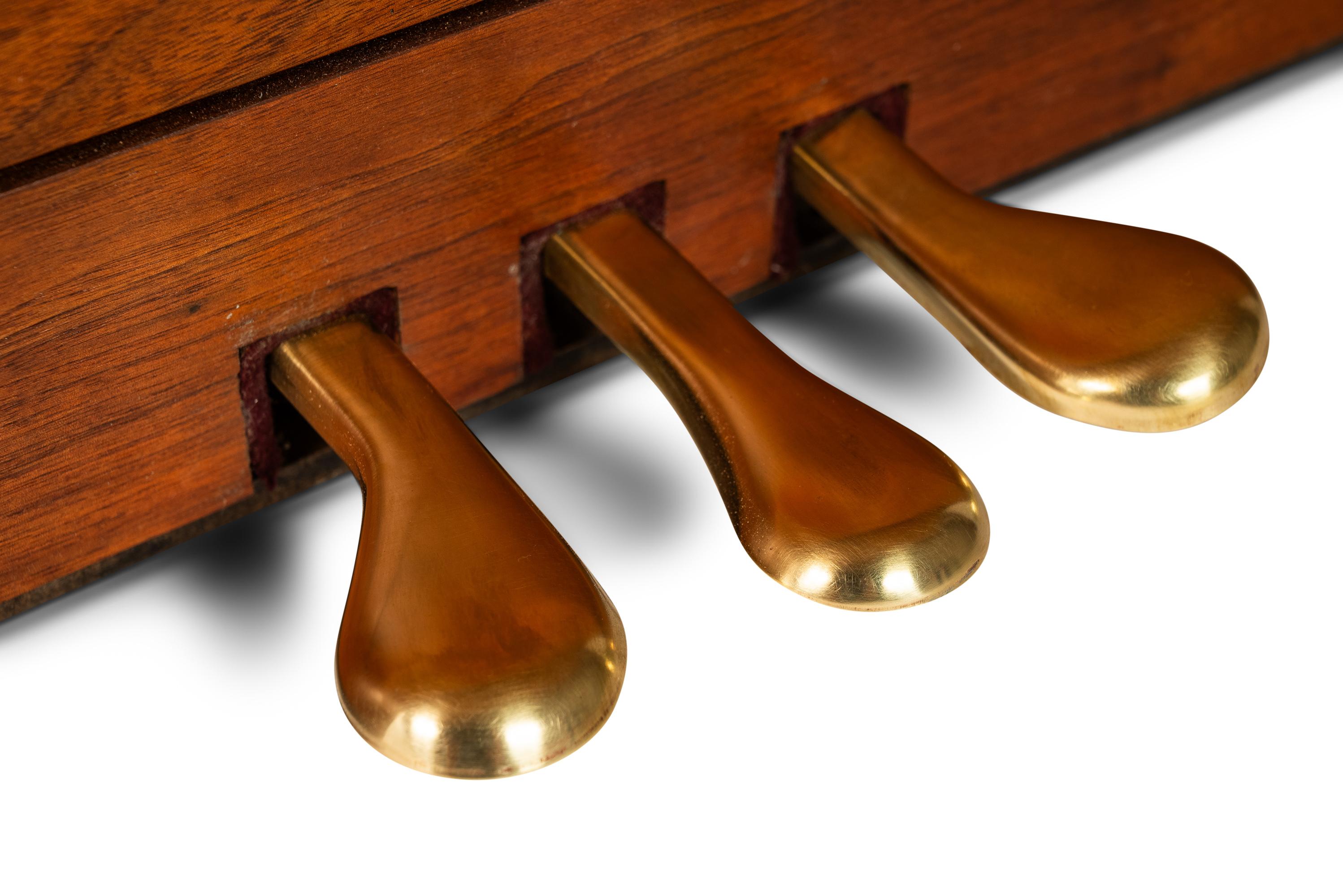 Seltenes Baldwin Acrosonic Spinet Klavierklavier aus Nussbaum, Messing und Schilfrohr,  USA, ca. 1960er Jahre im Angebot 4