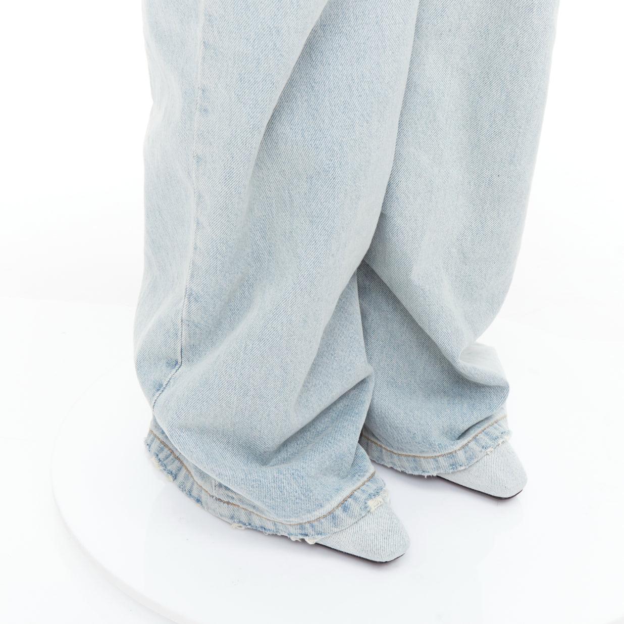 BALENCIAGA 2023 Bottes à talons hauts en denim Falkon avec rabat sur le genou EU39 en vente 3