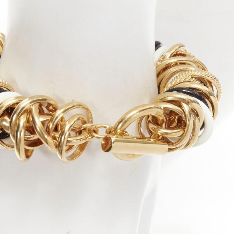 rare BALENCIAGA Demna Artisanal multi gold black white rings linked bracelet
Reference: TGAS/C01450
Brand: Balenciaga
Designer: Demna
Model: 599639 TZ98O
Material: Metal
Color: Gold, Multicolour
Pattern: Solid
Closure: Toggle
Extra Details: Designed