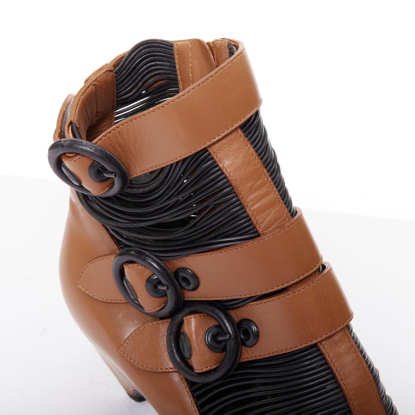 raro BALENCIAGA Nicolas Ghesquiere marrón negro hebilla alambrada botín EU37 en venta 3