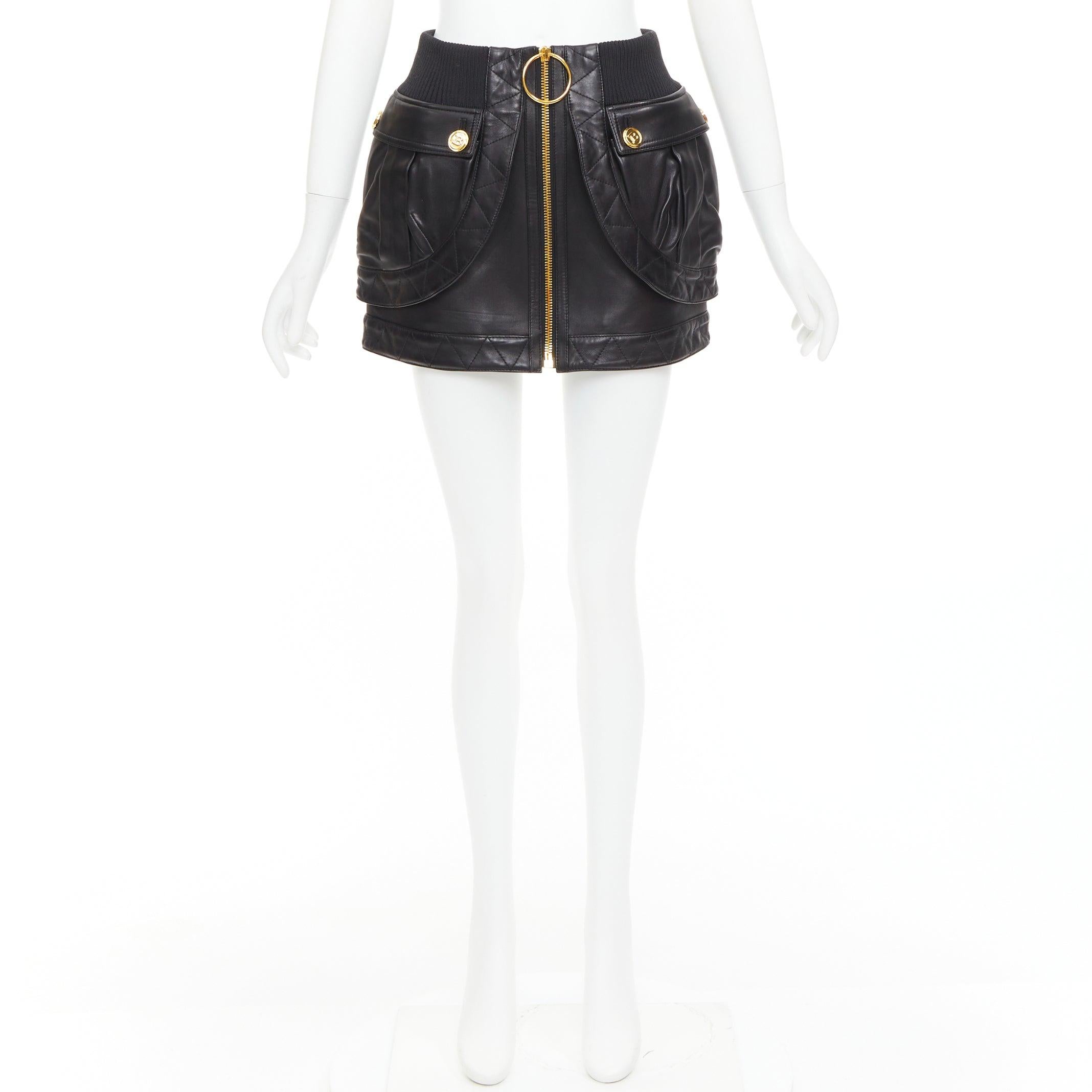 selten BALMAIN schwarzes Lammfell Leder Gold B Logo Knopf Bomber Minirock FR34 XS im Angebot 4