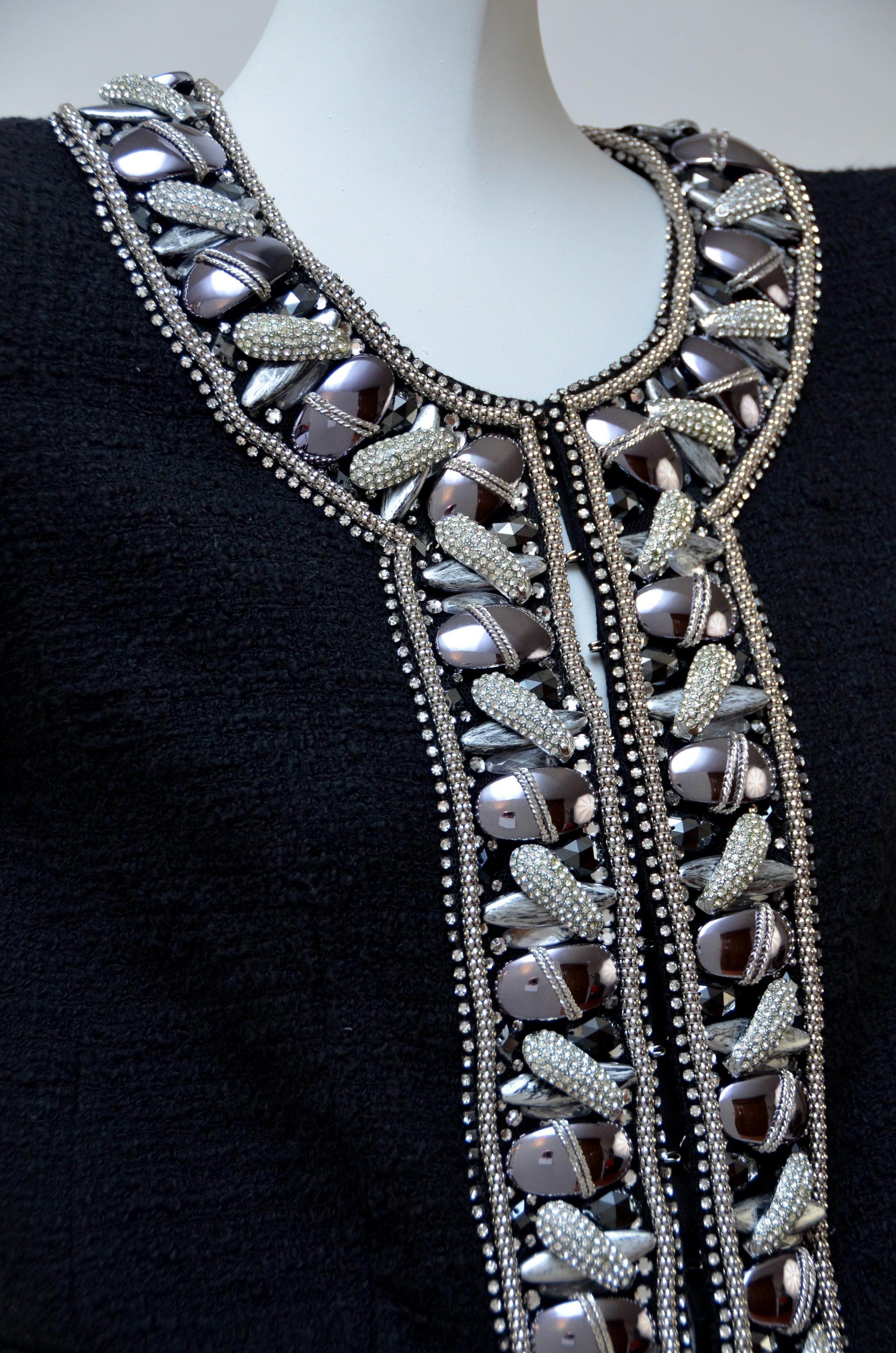 Rare Balmain Spring 2009 RTW Crystals And Faux Pearls Embellished Jacket  36 FR In Excellent Condition For Sale In New York, NY