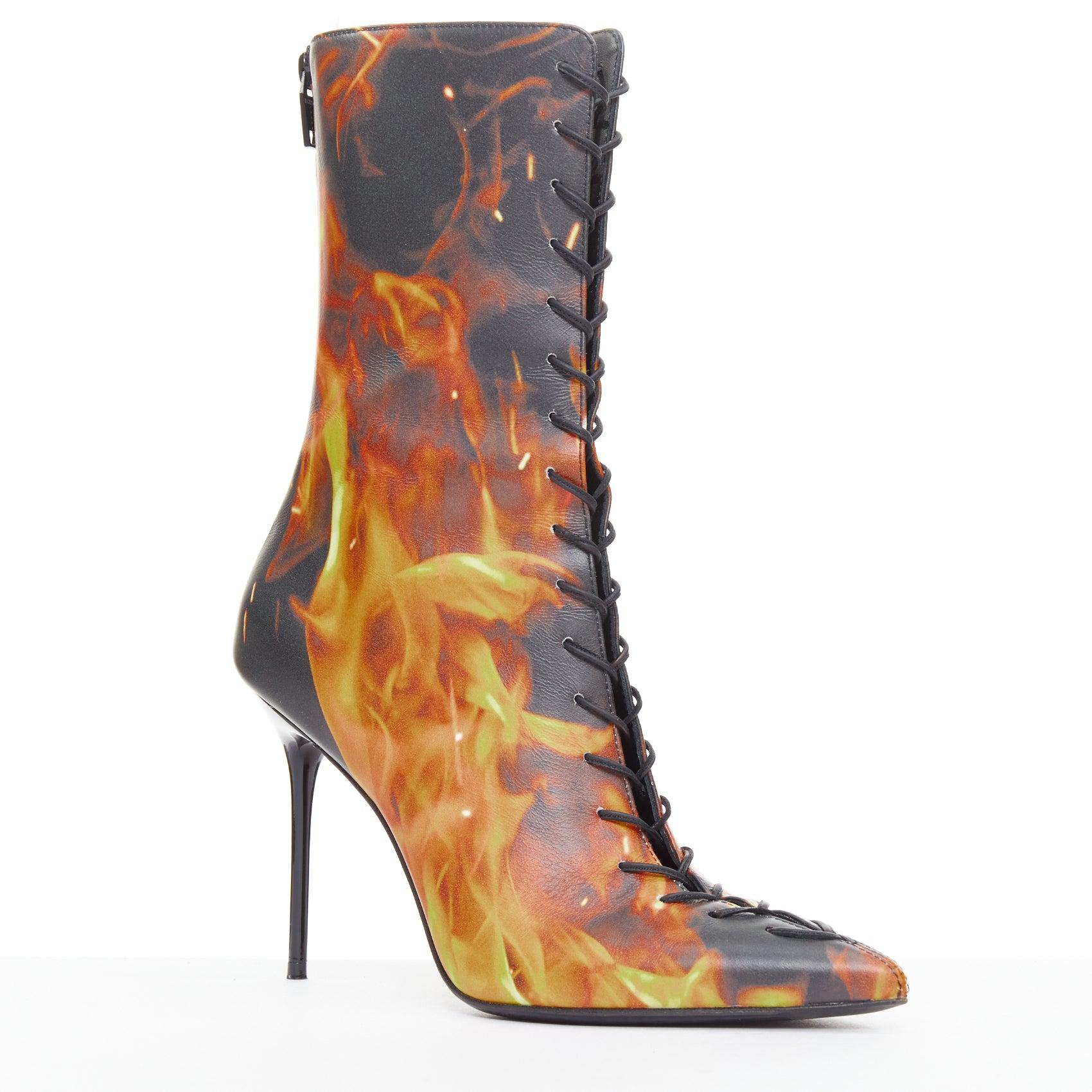 rare BALMAIN Uria noir orange flamme brûlante corset lacets bottes EU39
Référence : AAWC/A01505
Marque : Balmain
Designer : Olivier Rousteing
Modèle : Uria
Collectional : Design/One similaire sur le podium
MATERIAL : Cuir
Couleur : noir,