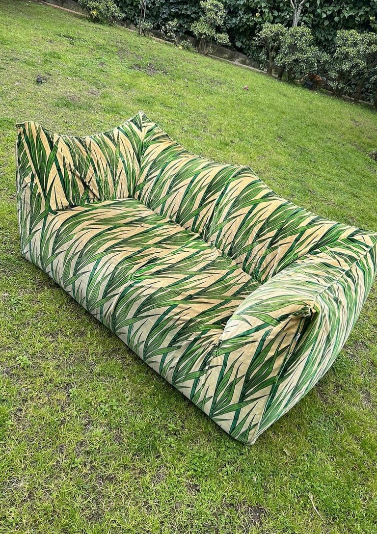 The iconic Bambole sofa and Loungechair, designed by Mario Bellini for B&B Italia, 1970s. This set especially, is unique, as the velvet bamboo print was designed and signed by an artist named S. Dall'Alba.