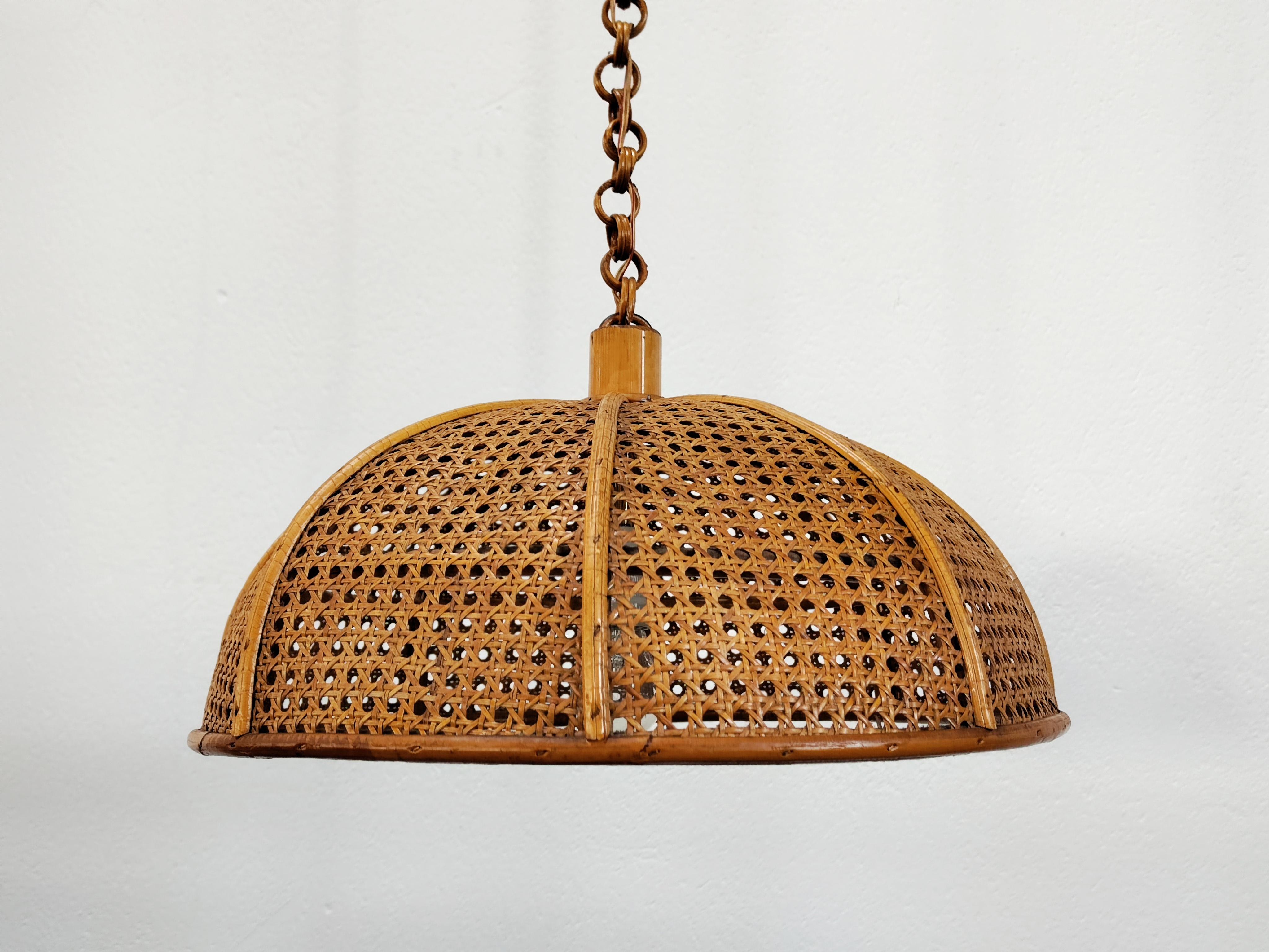 In this listing you will find a very rare and very attractive Mid Century Modern wicker pendant light. It is made of bamboo and rattan, put together into an octagonal shape, creating circle. Made in Italy in 1950s.

Pendant is in good vintage