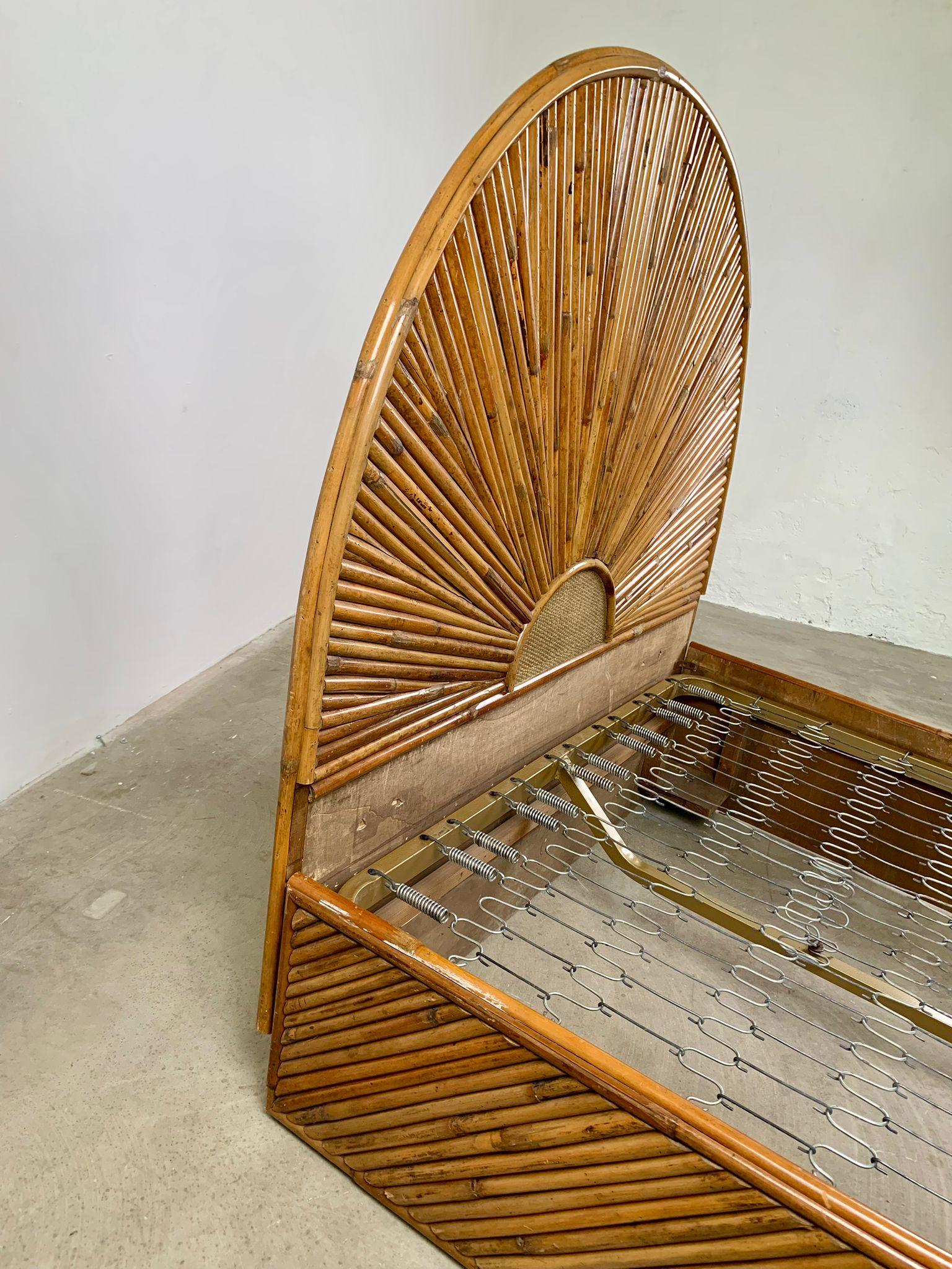 Rare bamboo bed made in Italy in the 1960s In Good Condition For Sale In Milano, IT