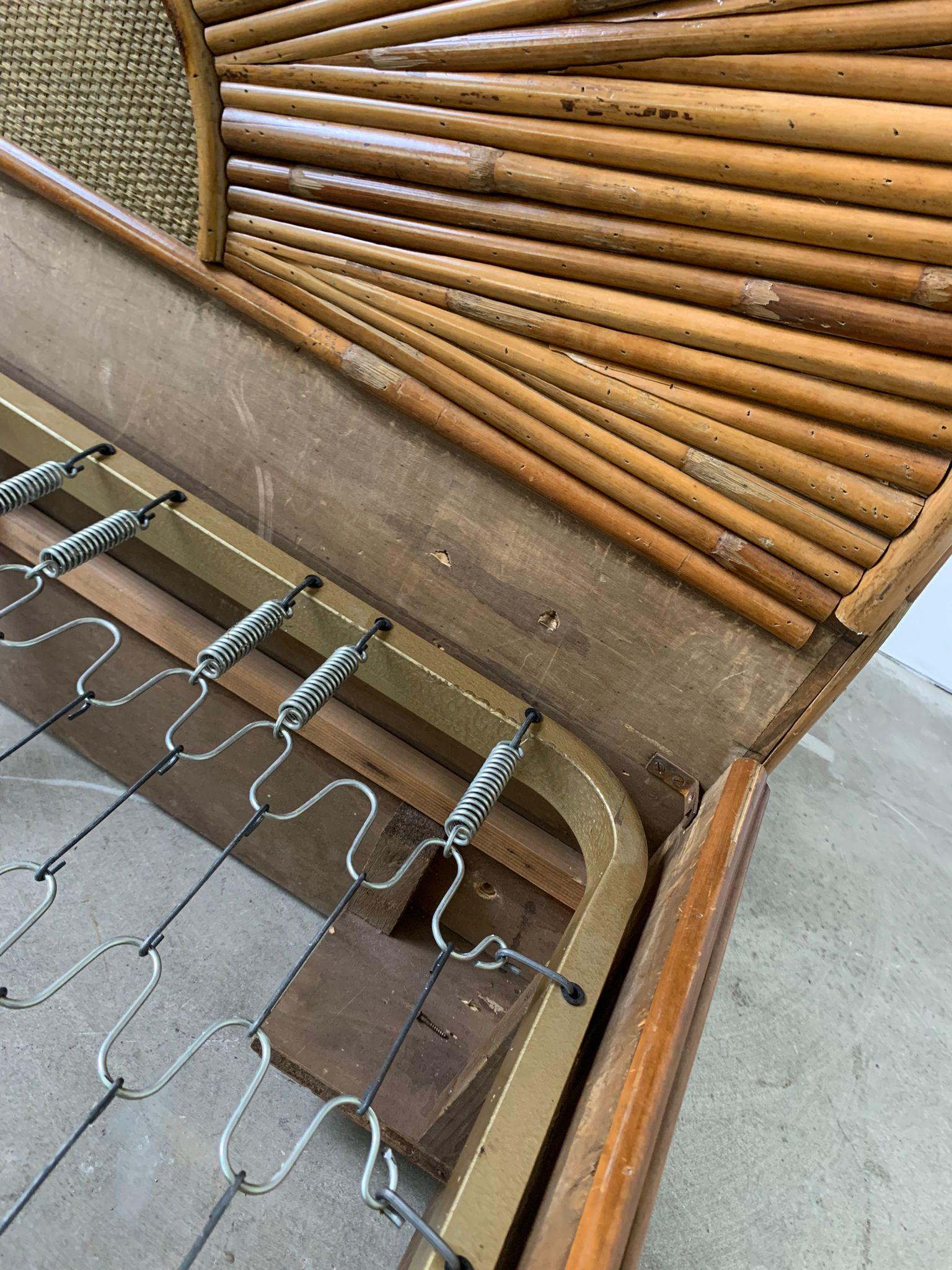 Rare bamboo bed made in Italy in the 1960s For Sale 1