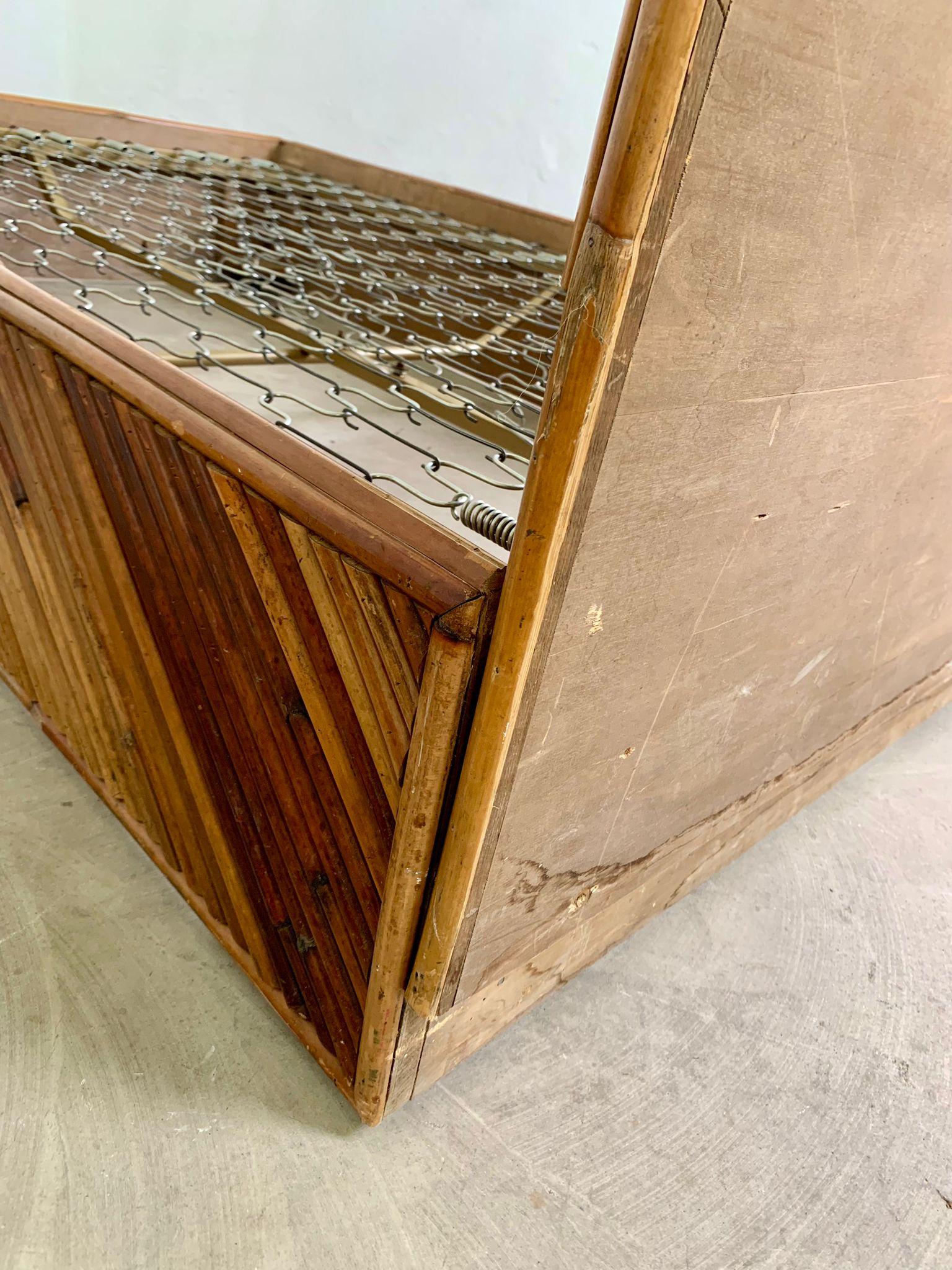 Rare bamboo bed made in Italy in the 1960s For Sale 3