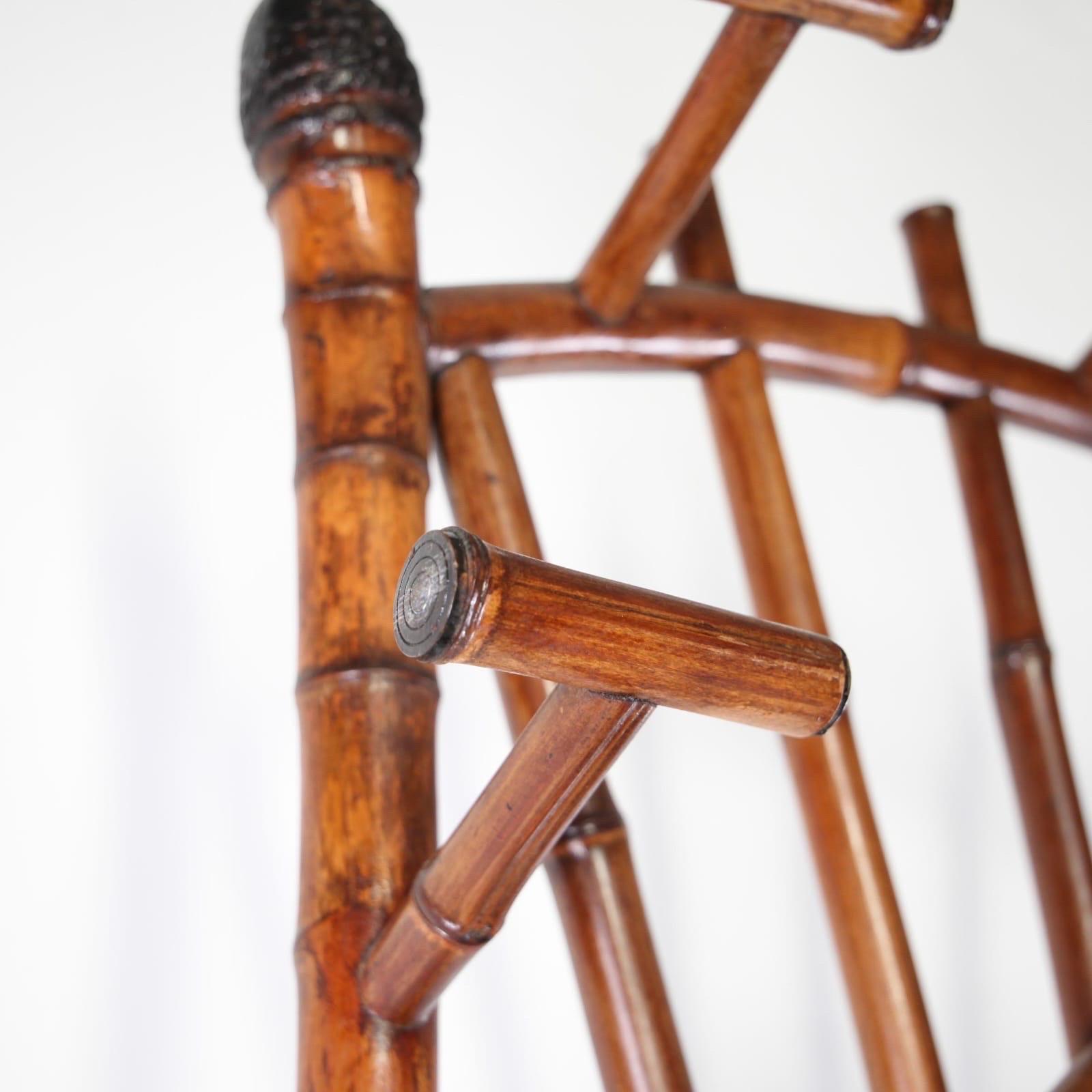 Rare bamboo coats hanger circa 1900 In Excellent Condition For Sale In Isle Sur Sorgue, FR