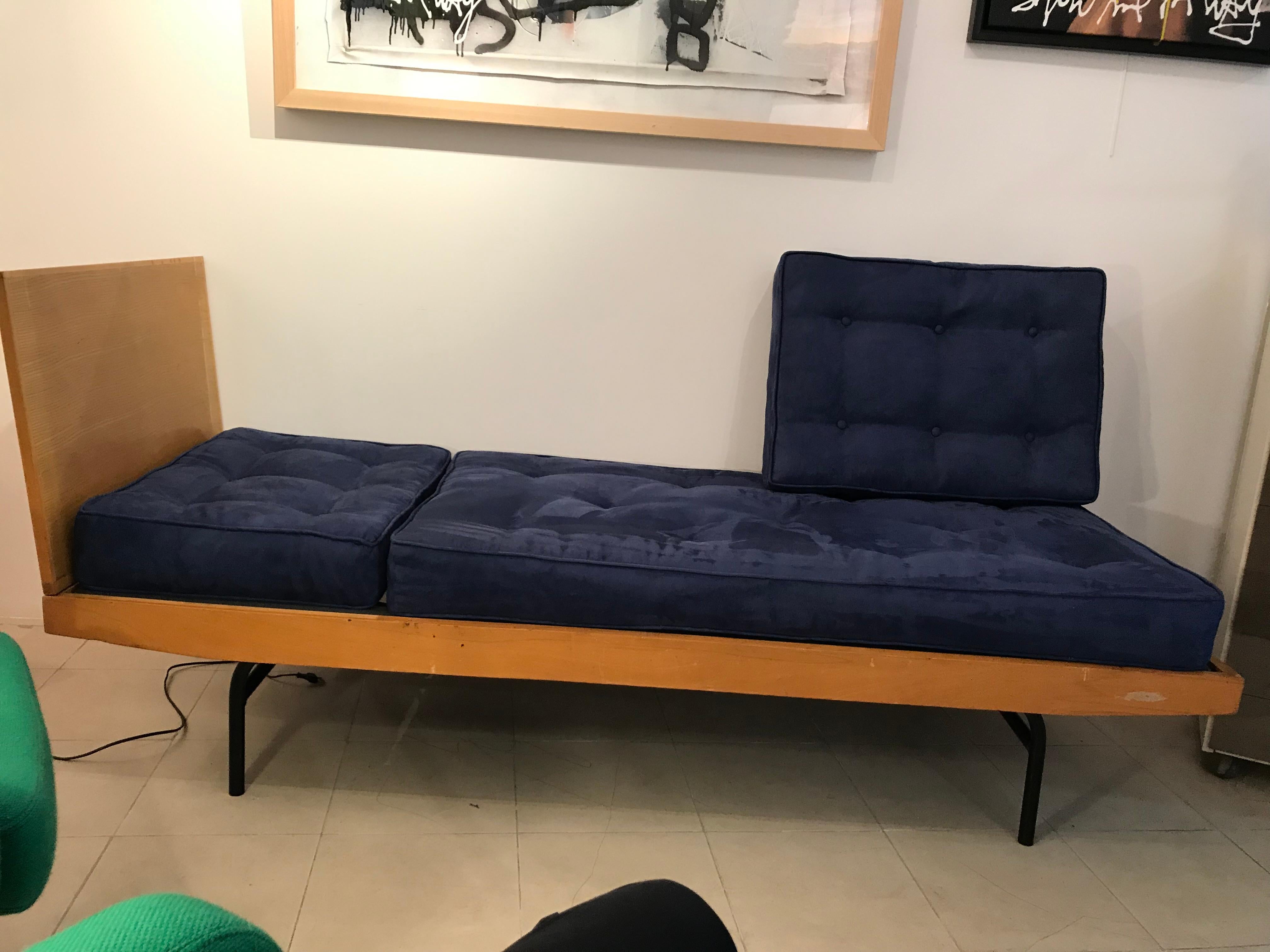 Rare Banquette 'day and night' by Pierre Guariche In Good Condition In Saint Ouen, FR