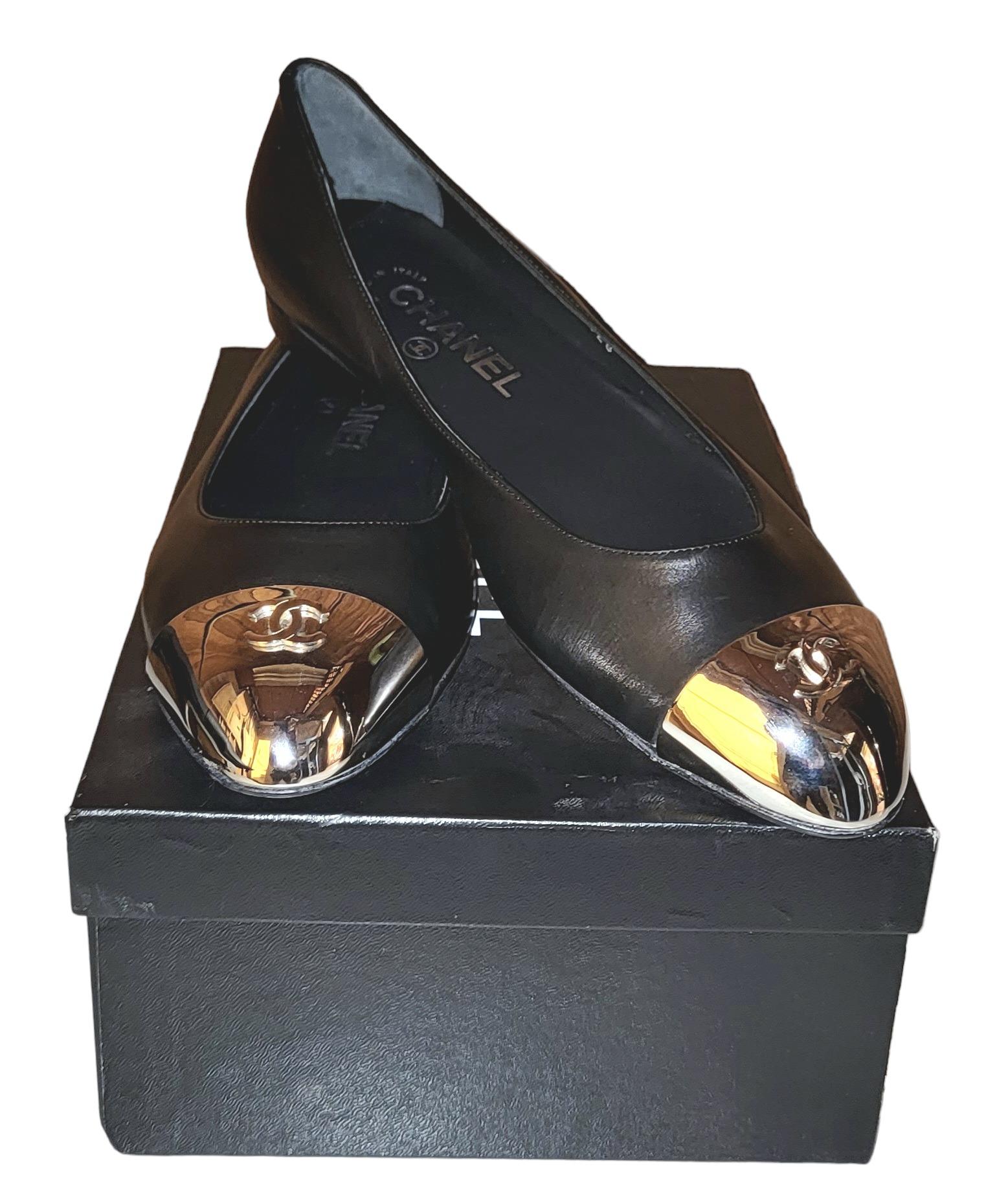Chaussures de ballerines Barnd rares avec détails chromés CC en vente 1