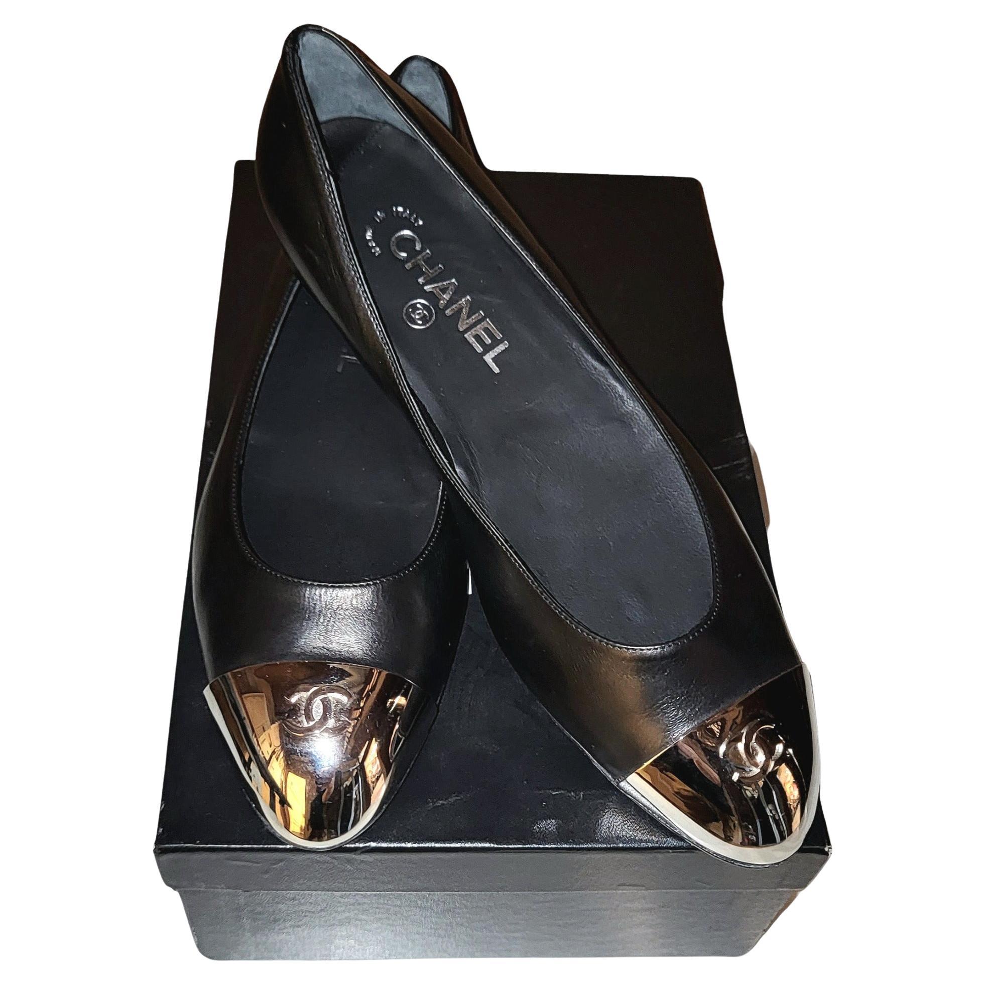Chaussures de ballerines Barnd rares avec détails chromés CC en vente