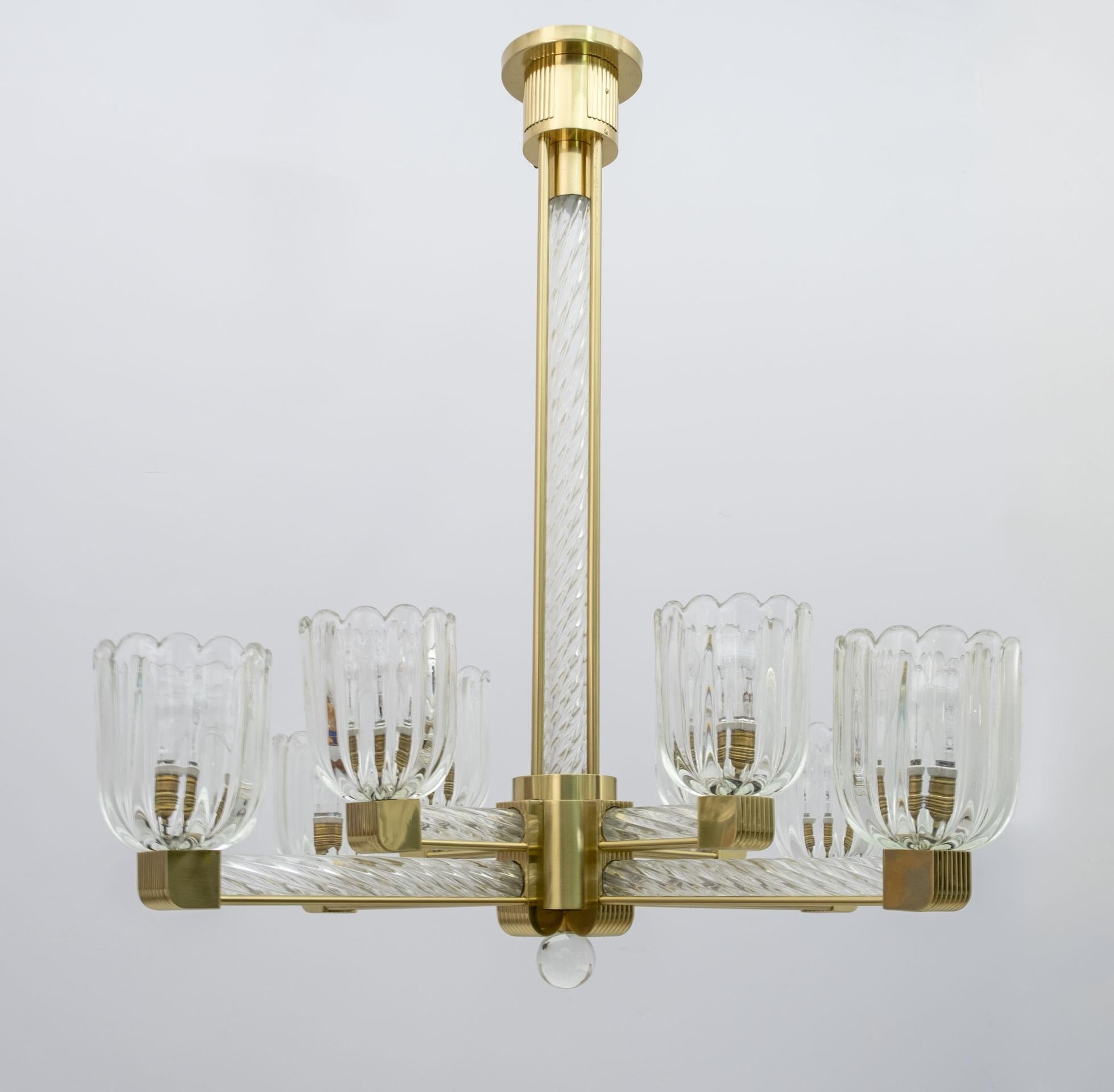 Refined and rare eight-light chandelier from the Art Deco period with transparent Murano glass by Barovier & Toso for Sciolari Lumi D'Arte Roma.
In the photo you can see how the chandelier looked before the restoration.
The chandelier has been