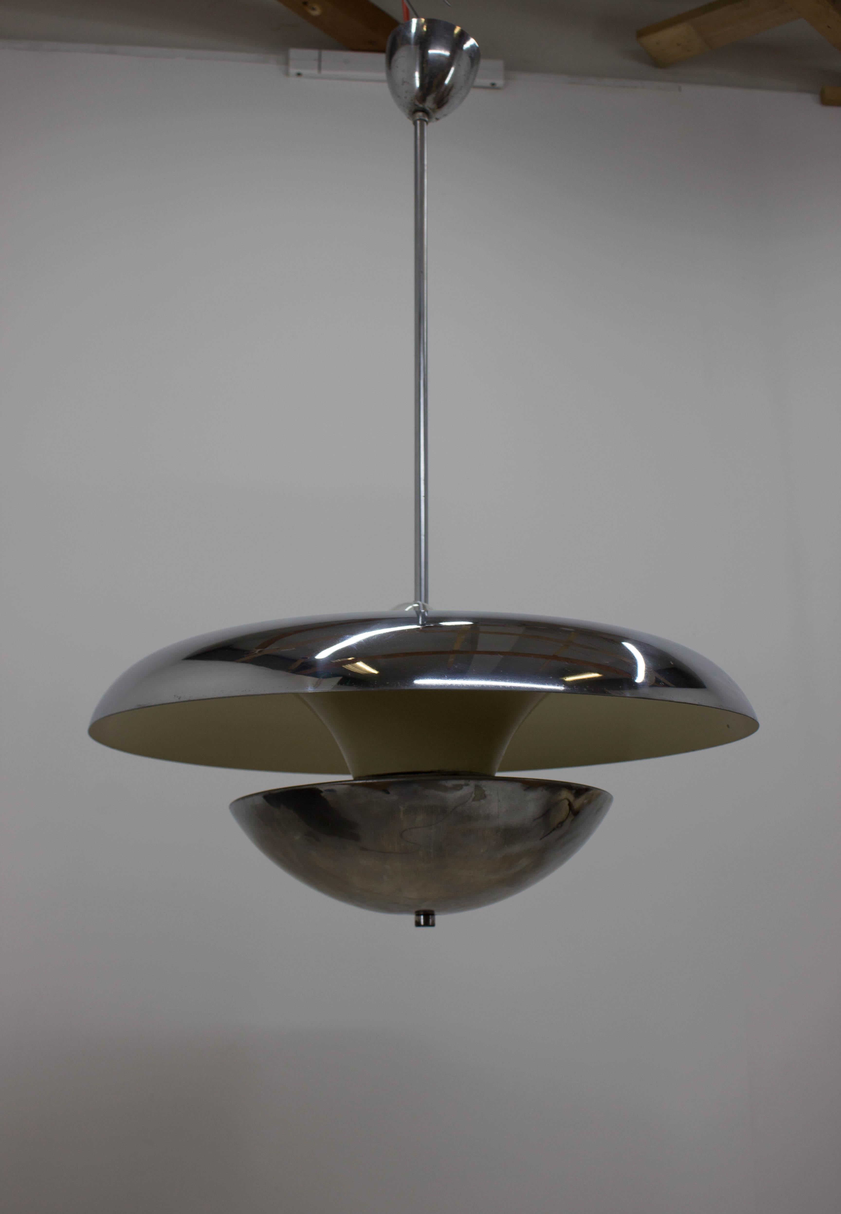 Big Bauhaus chandelier designed by Frantisek Anyz in 1930s for Napako. Chrome-plated. Upper and lower bulbs could be switched separately to produce different kinds of lighting. Very elegant! Very rare!
5 x 40W, E27 bulbs.