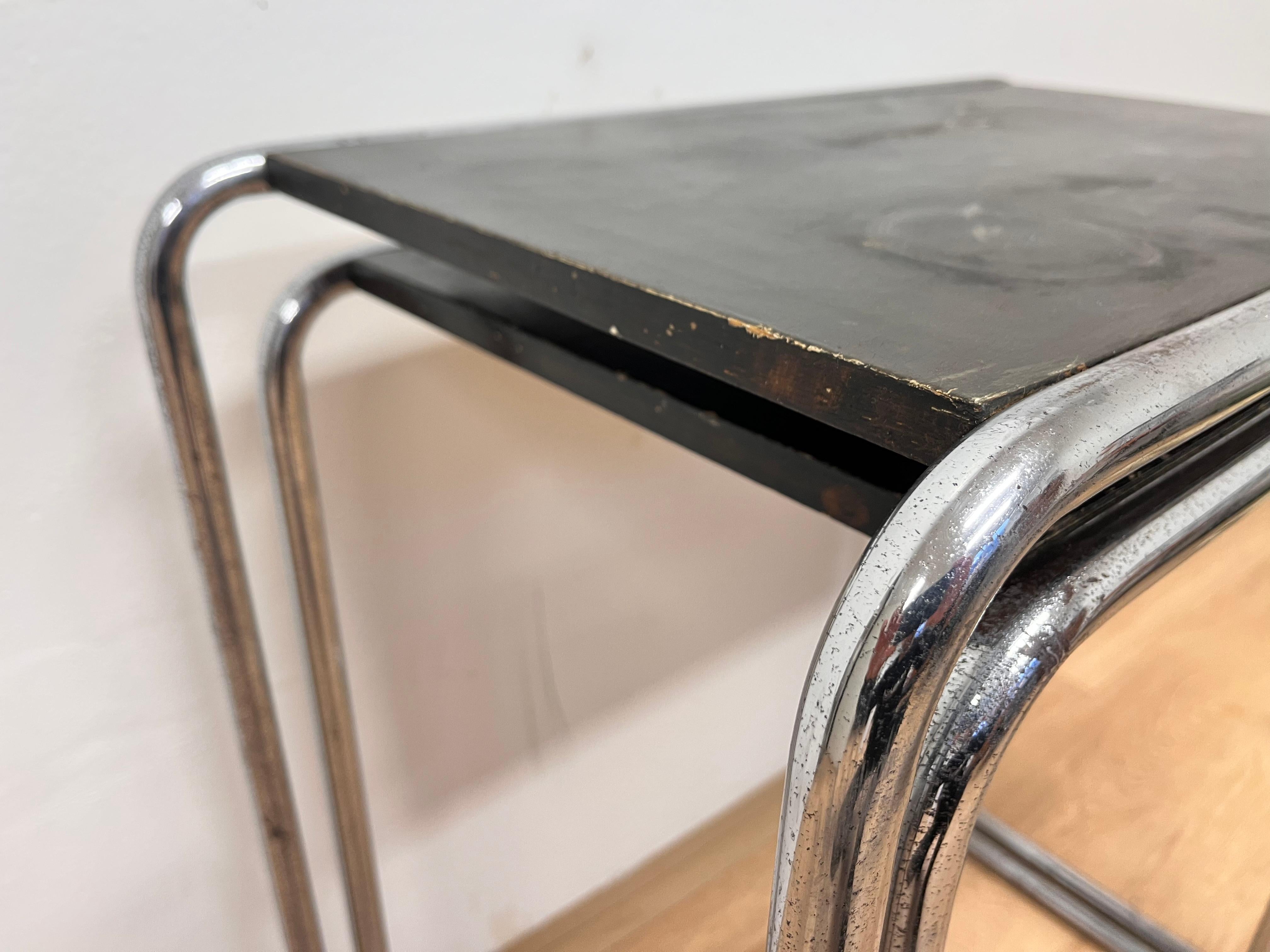 - 1930s
- Czechoslovakia
- Designed by Marcel Breuer
- Model B9
- wooden parts in original condition
- chrome with patina
