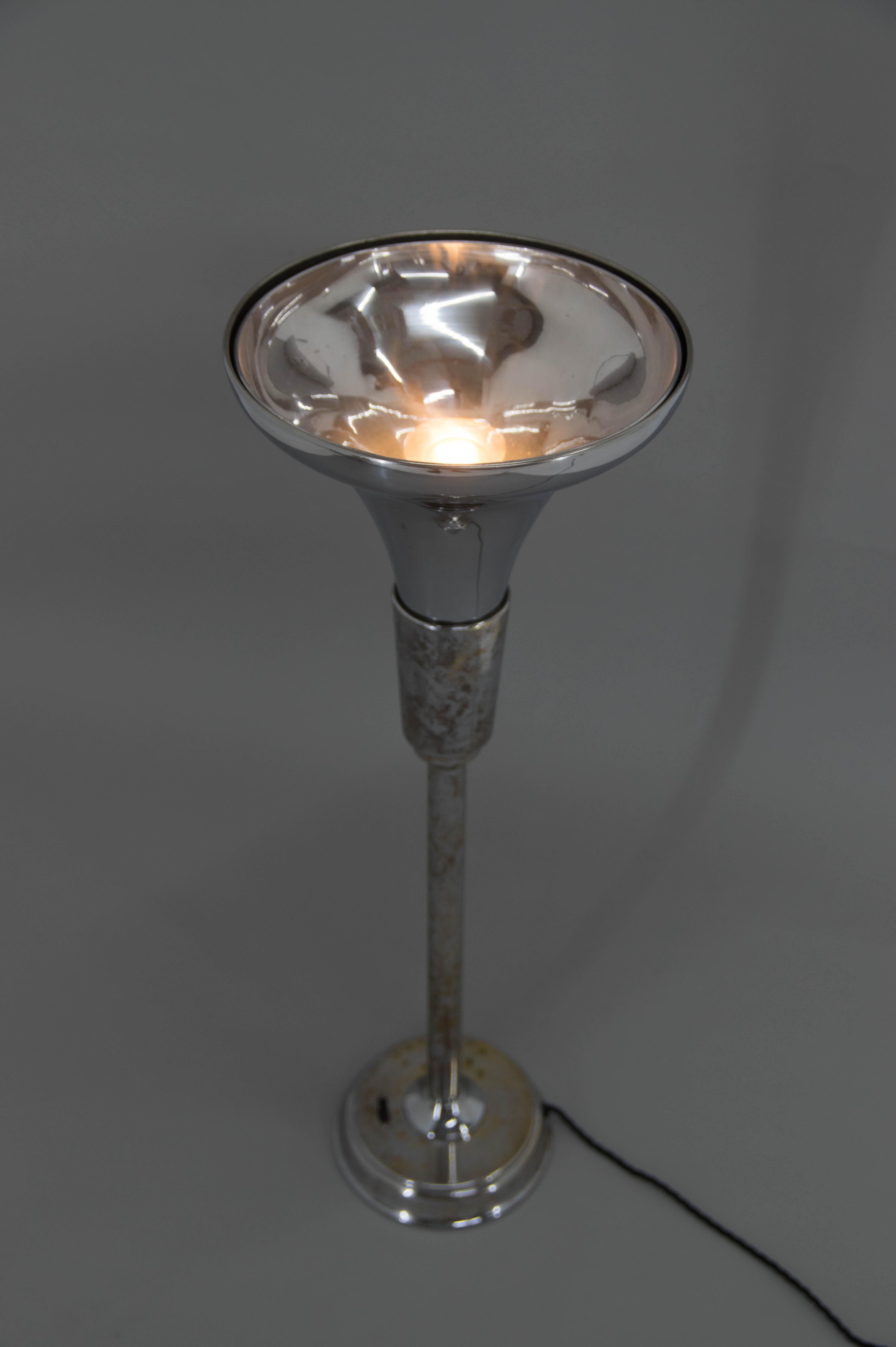 Rara lámpara de pie o sobremesa Bauhaus The Luminator, años 20 en Bueno estado para la venta en Praha, CZ