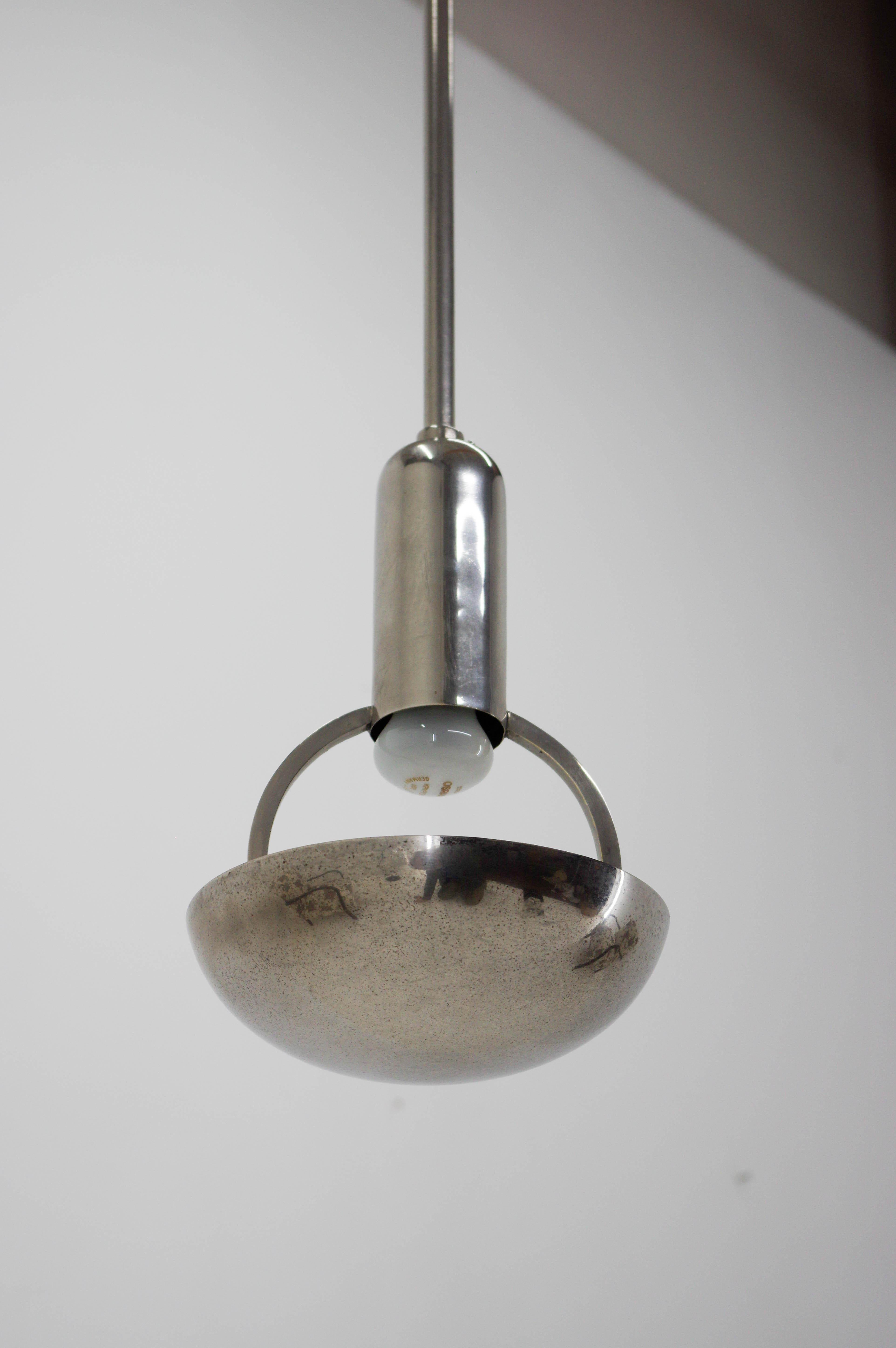 Milieu du XXe siècle Rare pendentif Bauhaus/fonctionniste, années 1930, restauré en vente