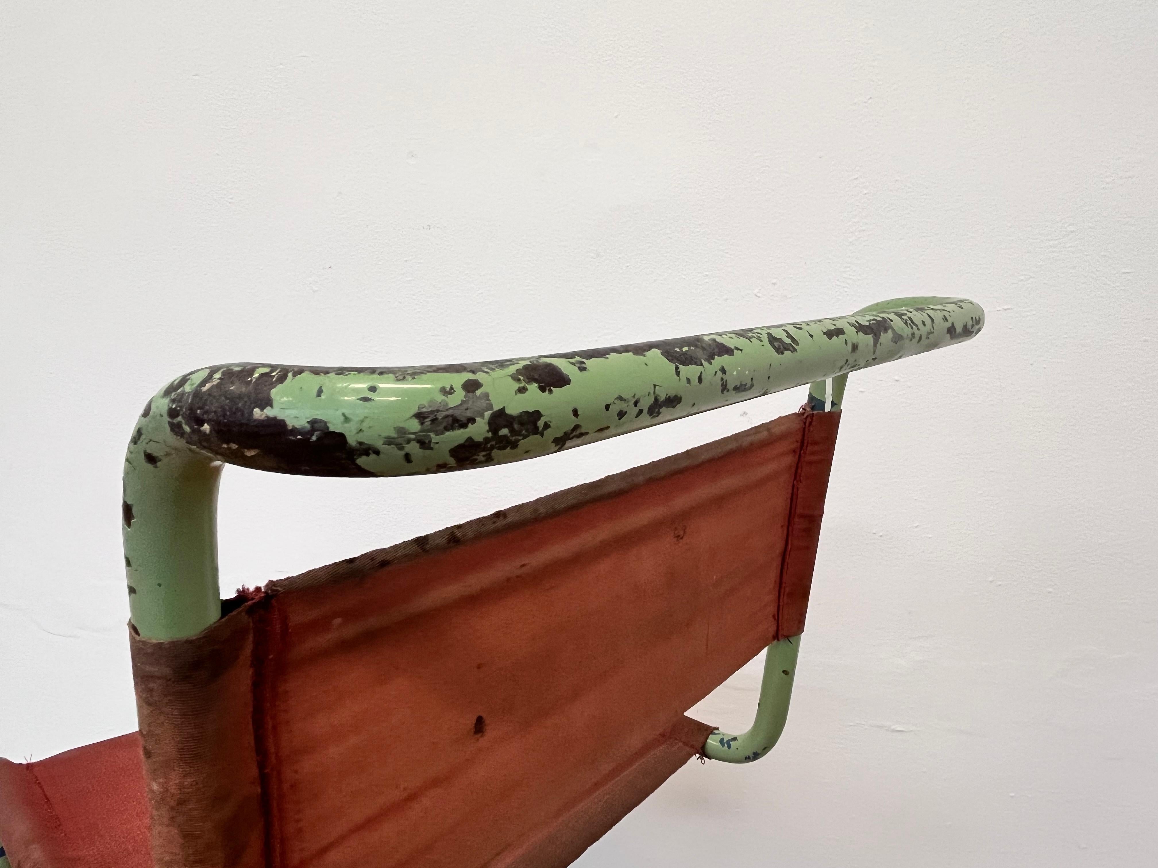 - Thonet 
- Before 1930, earliest model, practically unseen
- Original red eisengarn, iron fabric, perfect condition, original screws
- Lacquered in original green seen in Thonet colour catalogue
- very rare 
jr

