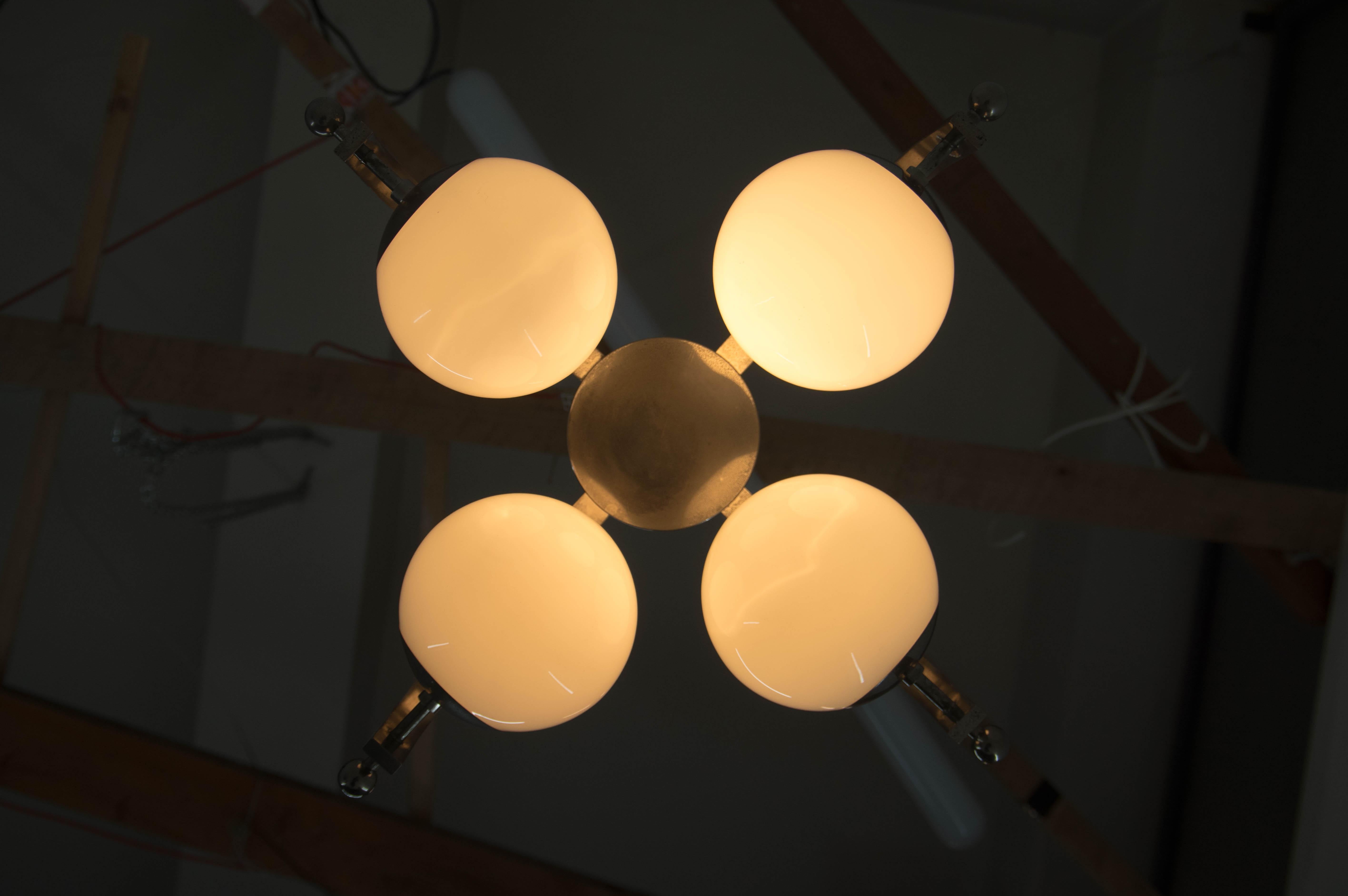 Rara araña niquelada Bauhaus, años 30 Vidrio opalino en venta