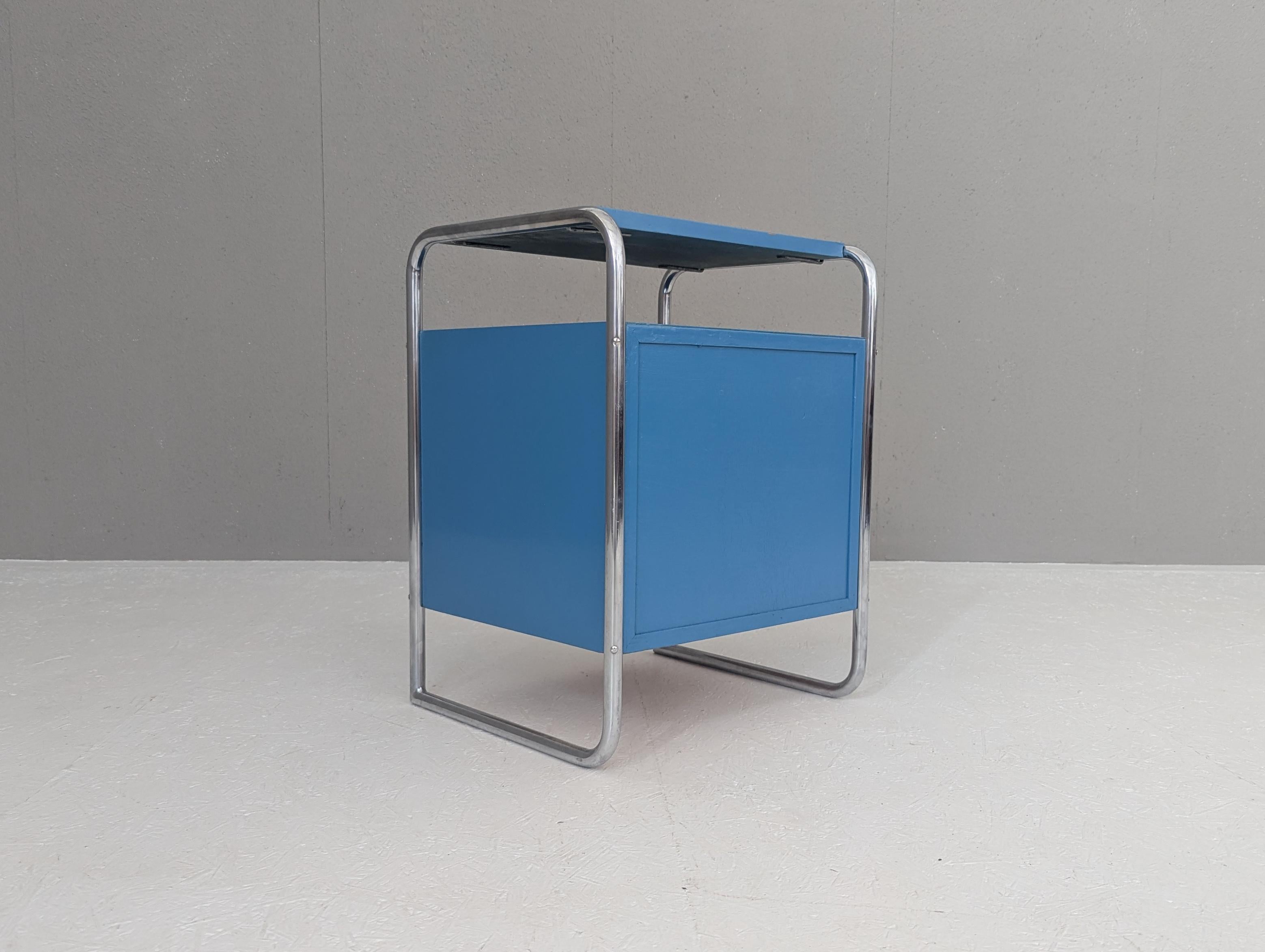 Rare table de nuit Bauhaus par J. Fenyves pour Thonet, Model B 107, circa 1930 Bon état - En vente à PRAHA 5, CZ