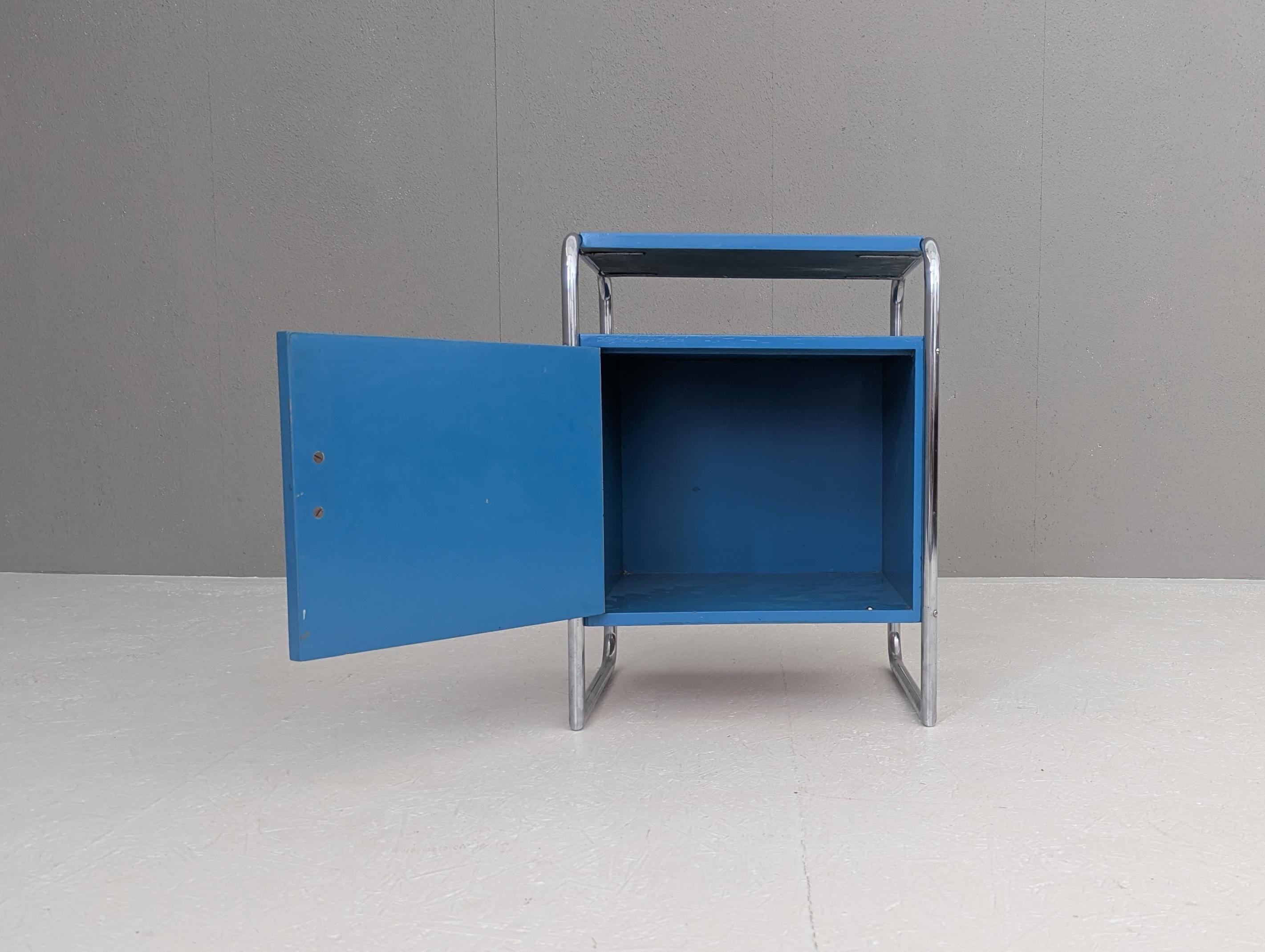Acier Rare table de nuit Bauhaus par J. Fenyves pour Thonet, Model B 107, circa 1930 en vente