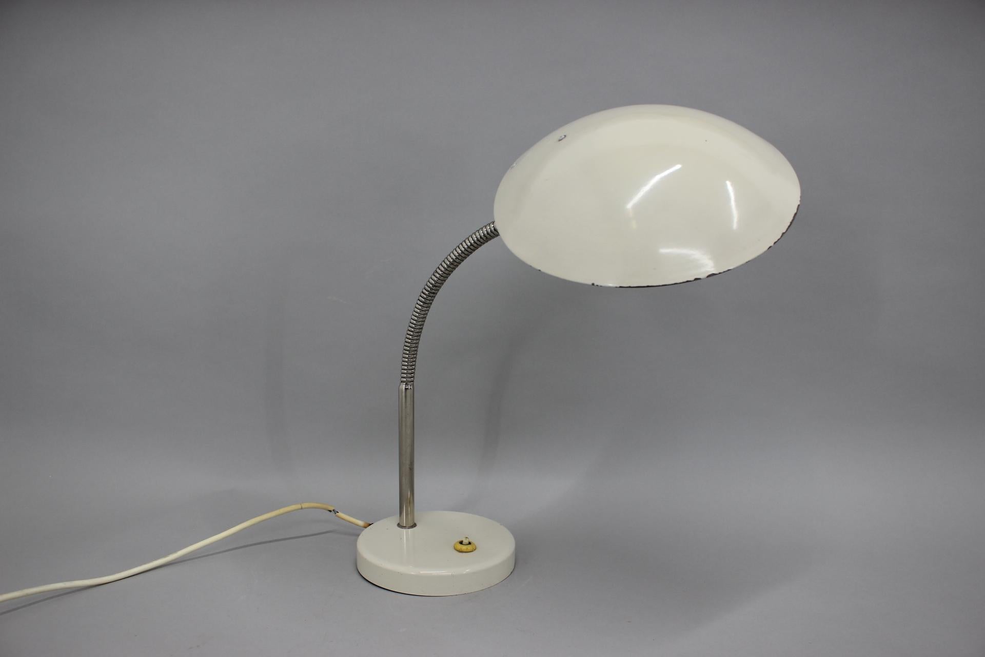 Plaqué Rare lampe de bureau Bauhaus, Tchécoslovaquie, années 1930 en vente