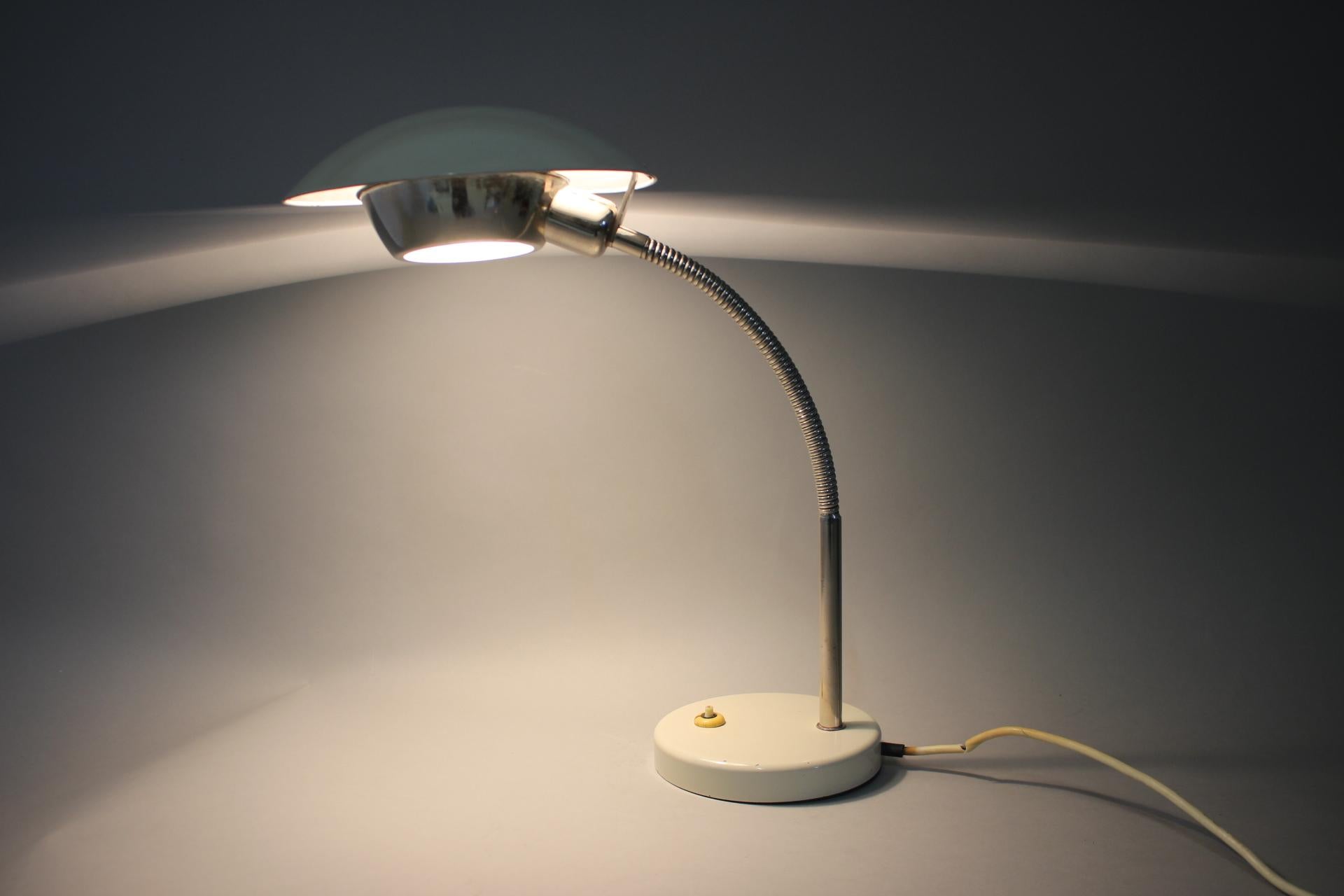 Nickel Rare lampe de bureau Bauhaus, Tchécoslovaquie, années 1930 en vente