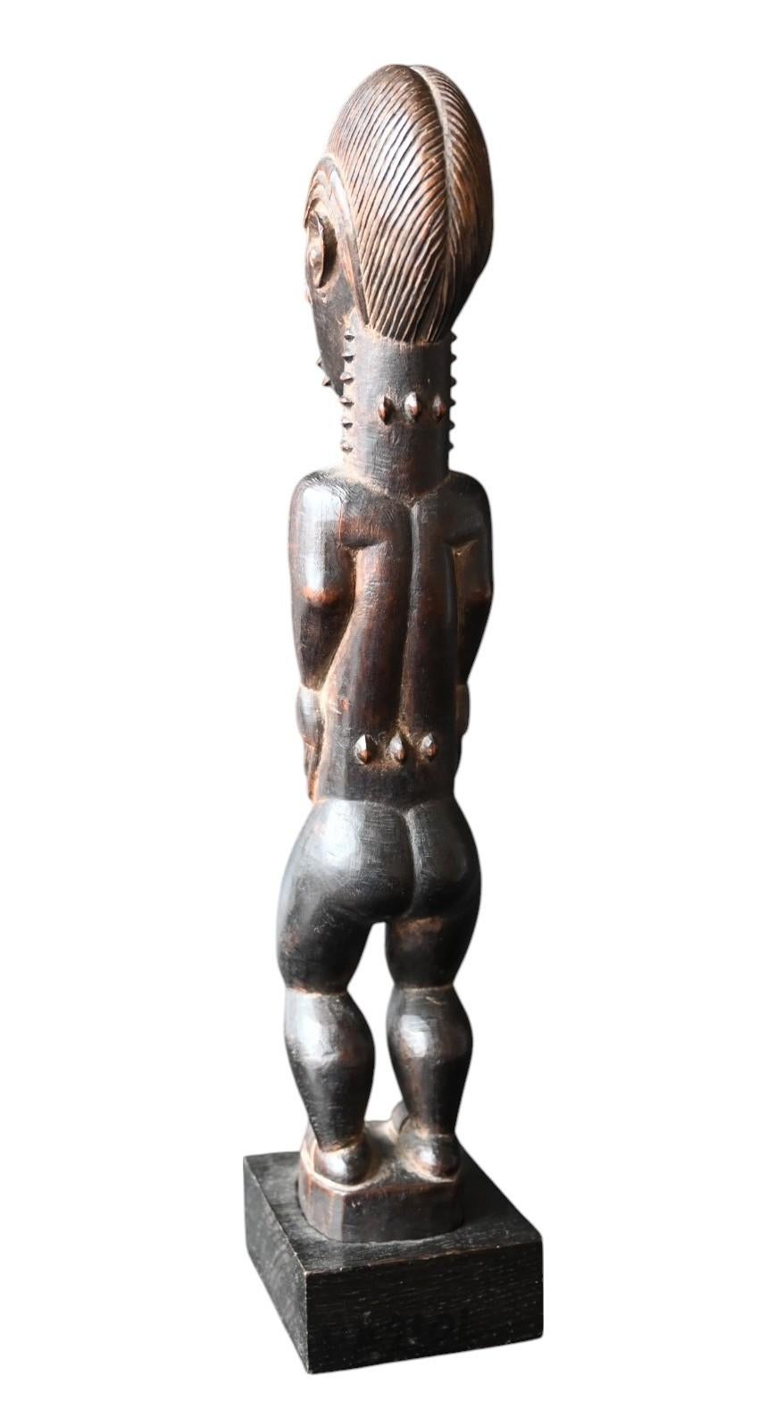 Seltene männliche Baule-Geistfigur (Blolo Bian) - frühes 20. Jahrhundert im Angebot 1