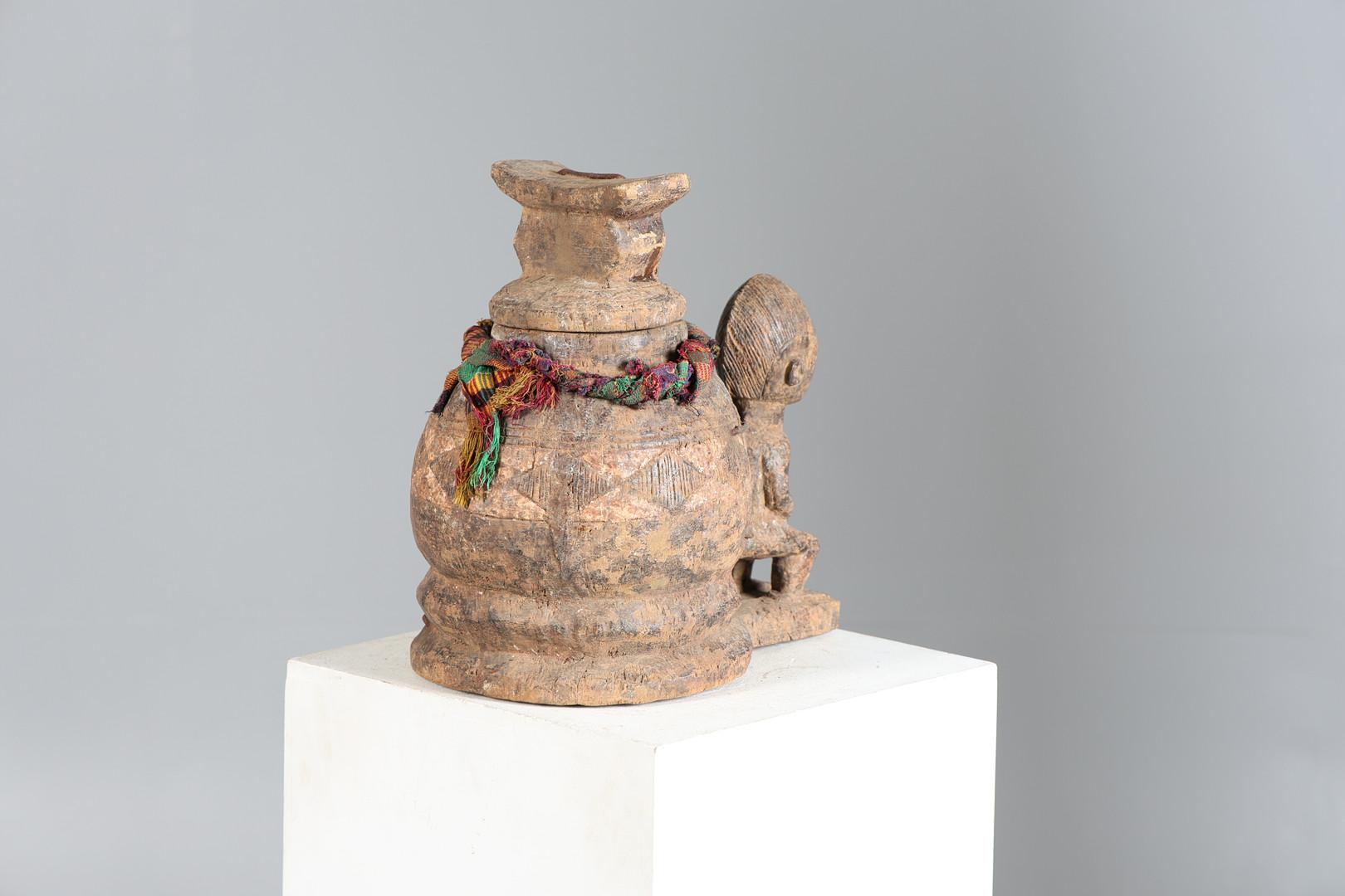 Ivorian Rare Baule Mouse Oracle Box (Gnamien Kpan) Ivory Coast, Mid-20th Century Carving For Sale