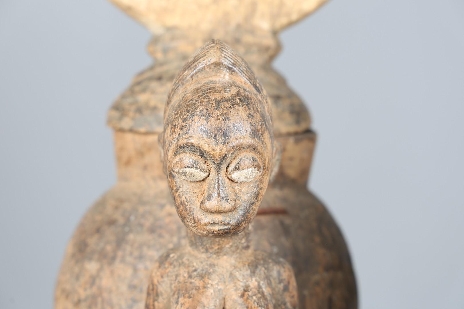 Début du 20ème siècle Rare boîte à oracle pour souris baoulé (Gnamien Kpan) Côte d'Ivoire, milieu du 20e siècle en vente