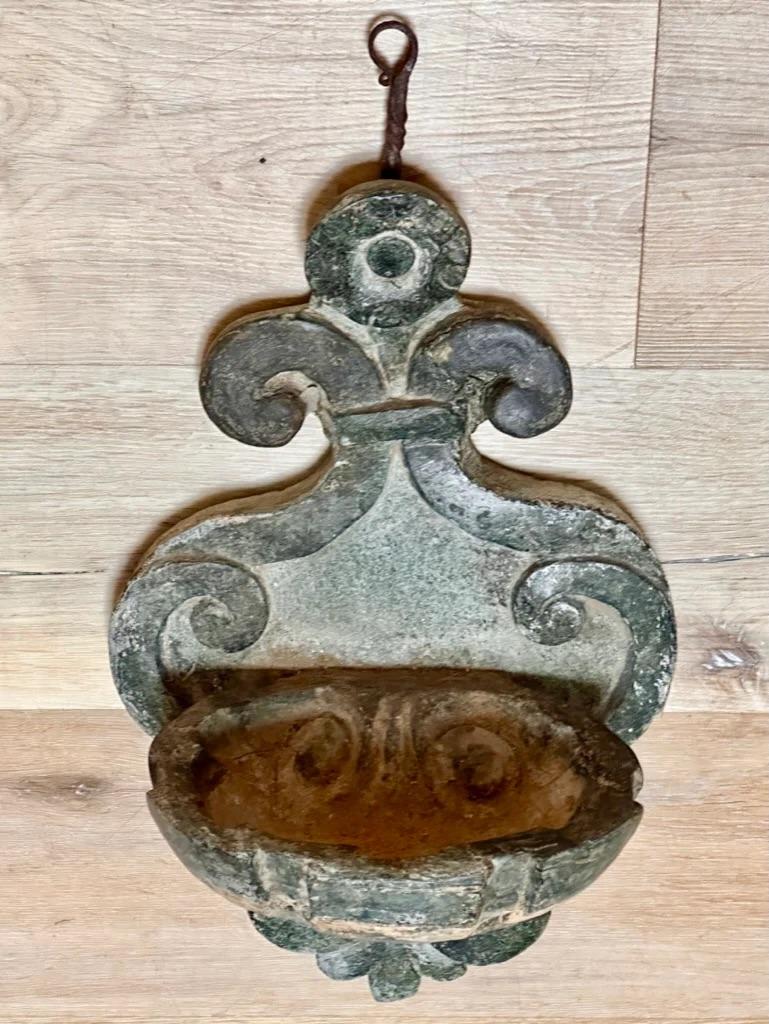 Rare Beautiful 18th Century Italian Stone Hanging Font In Good Condition For Sale In Charlottesville, VA