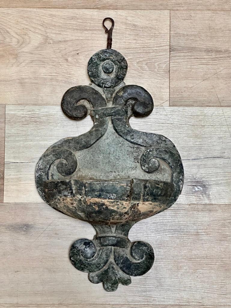 XVIIIe siècle et antérieur Rare et magnifique fontaine suspendue en pierre italienne du 18e siècle