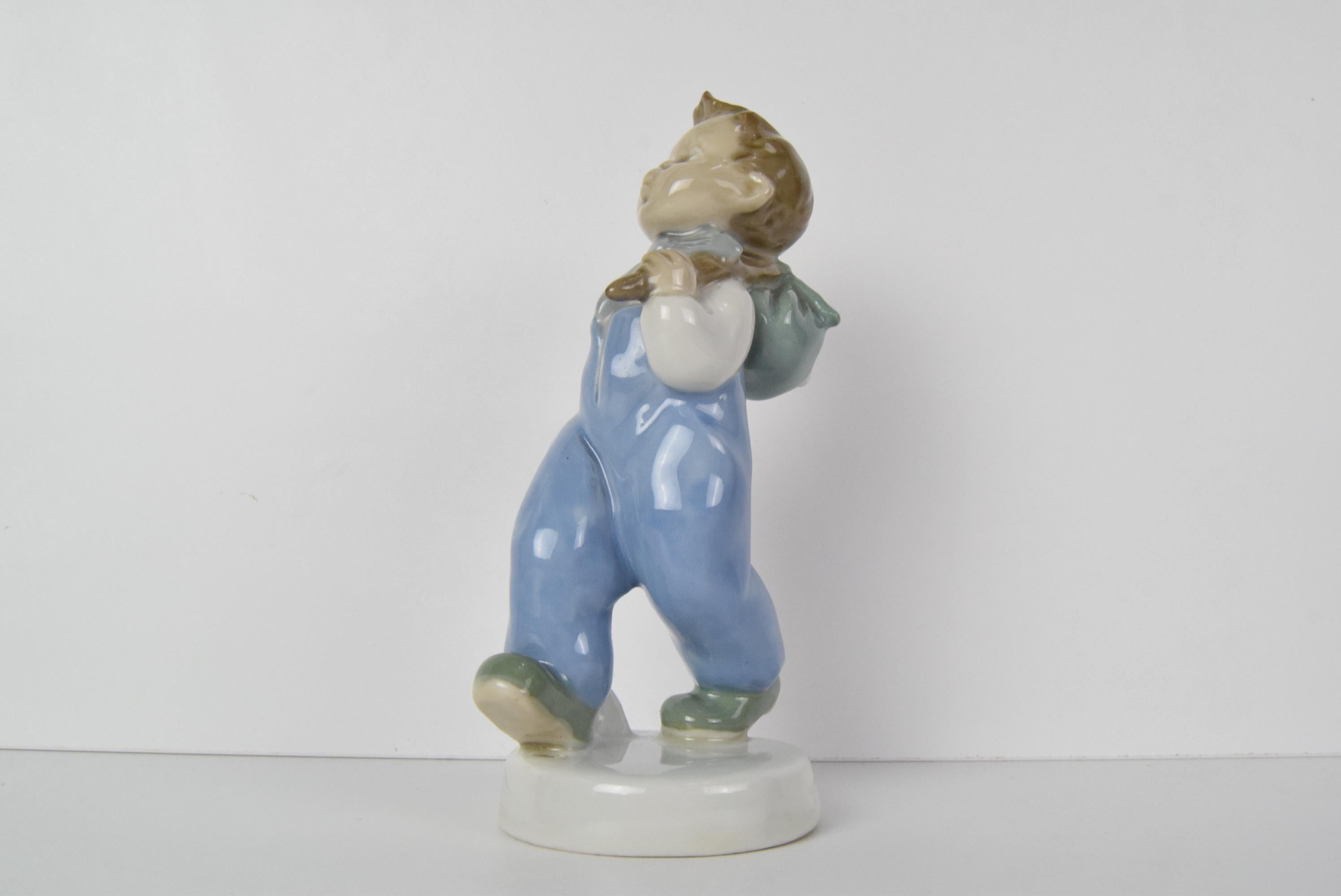 Art déco Rare et magnifique figurine de garçon en porcelaine de Ella Strobach König/ ROYAL DUX en vente